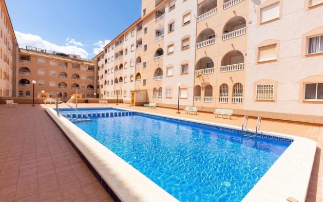 Appartement / flat - Herverkoop - Torrevieja - COM-42634