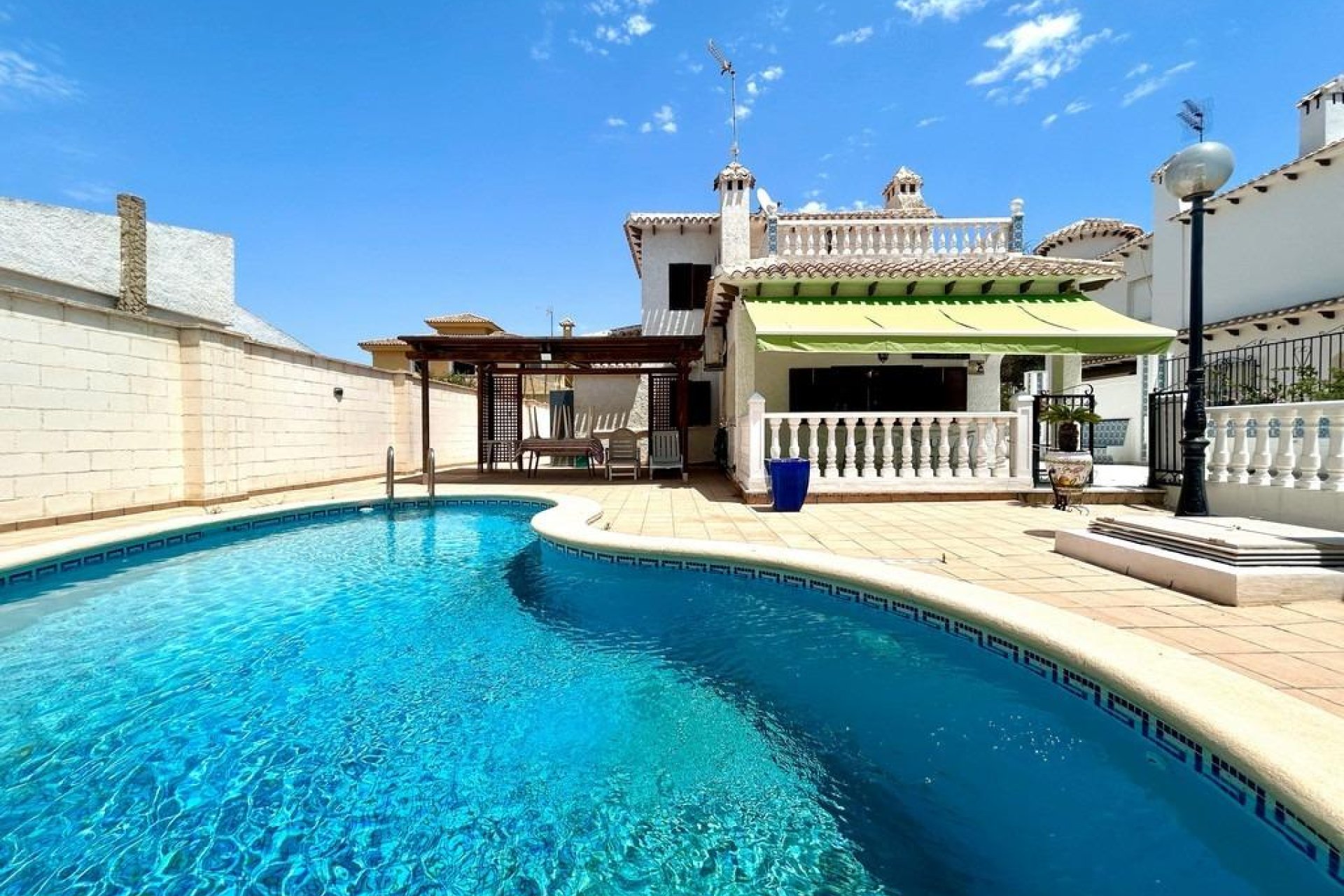 Återförsäljning - Villa - Orihuela Costa - La Zenia