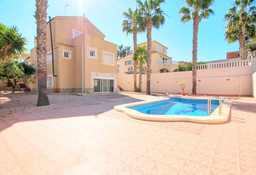 Återförsäljning - Villa - Orihuela Costa - La Zenia