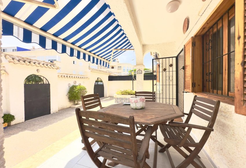 Begagnad - Villa - Orihuela Costa - La Zenia