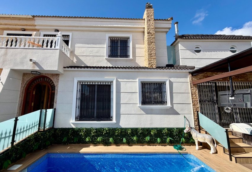 Begagnad - Villa - Orihuela Costa - La Zenia
