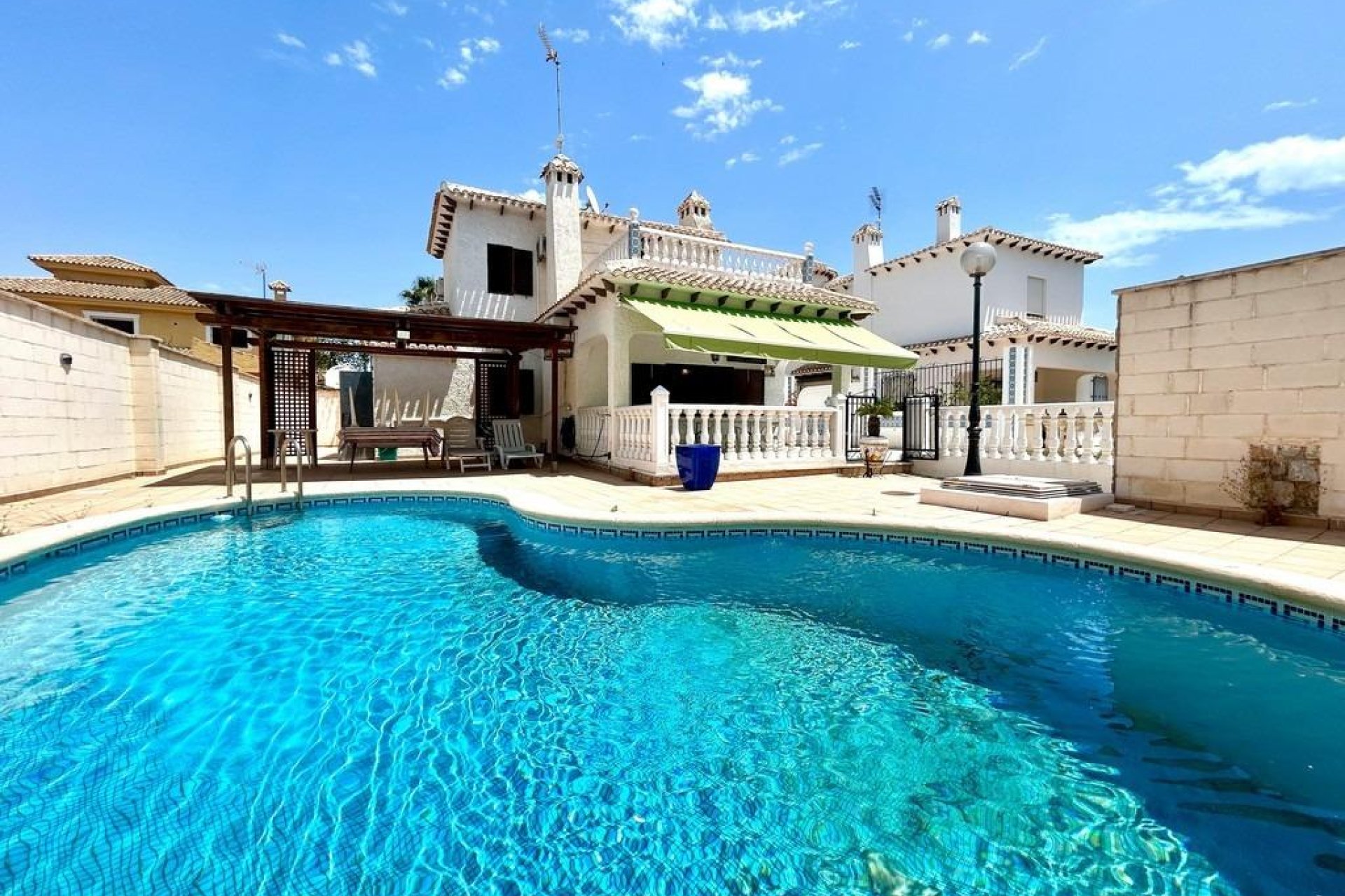 Begagnad - Villa - Orihuela Costa - La Zenia