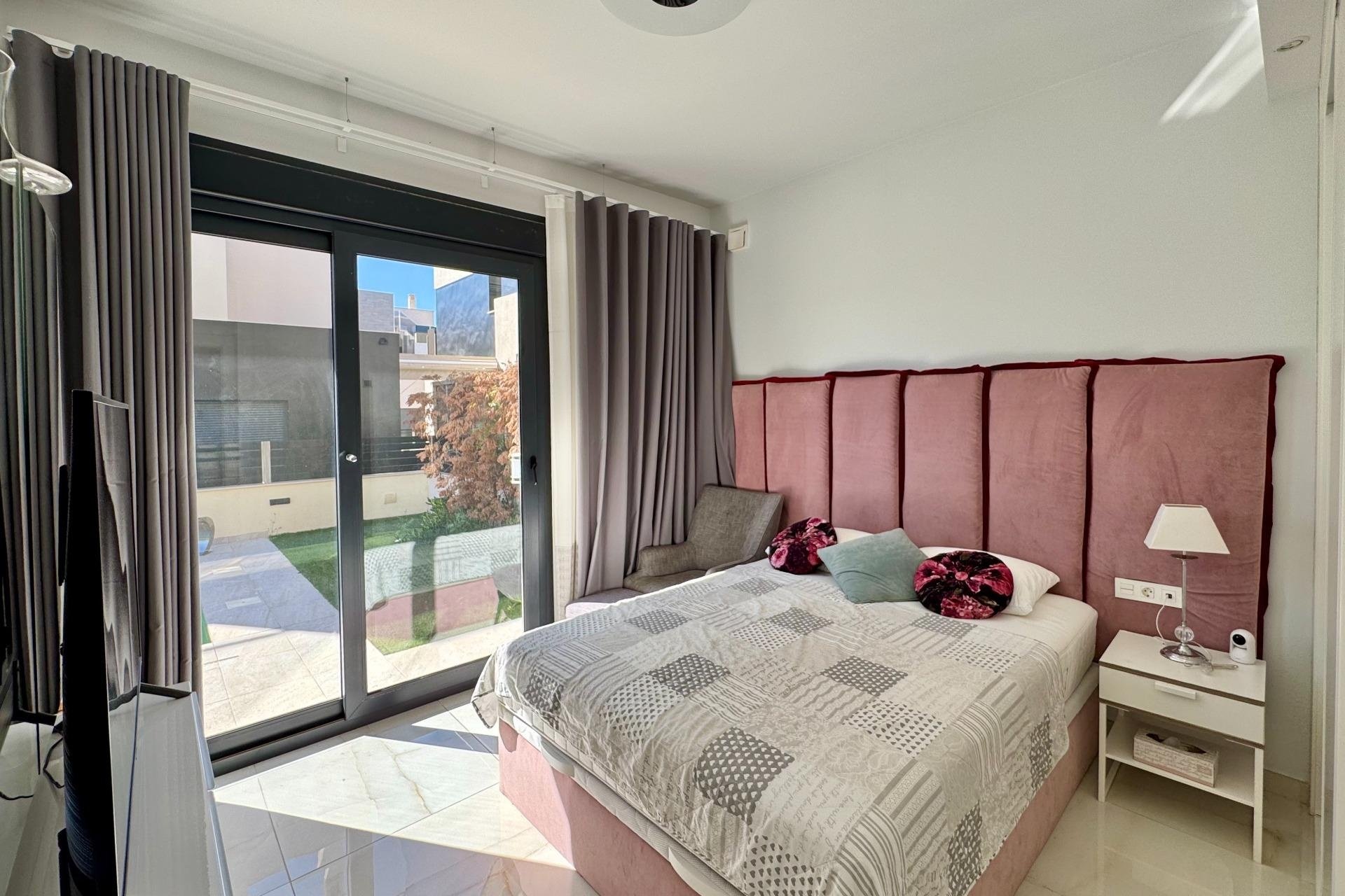 Begagnad - Villa - Orihuela Costa - Lomas de Cabo Roig