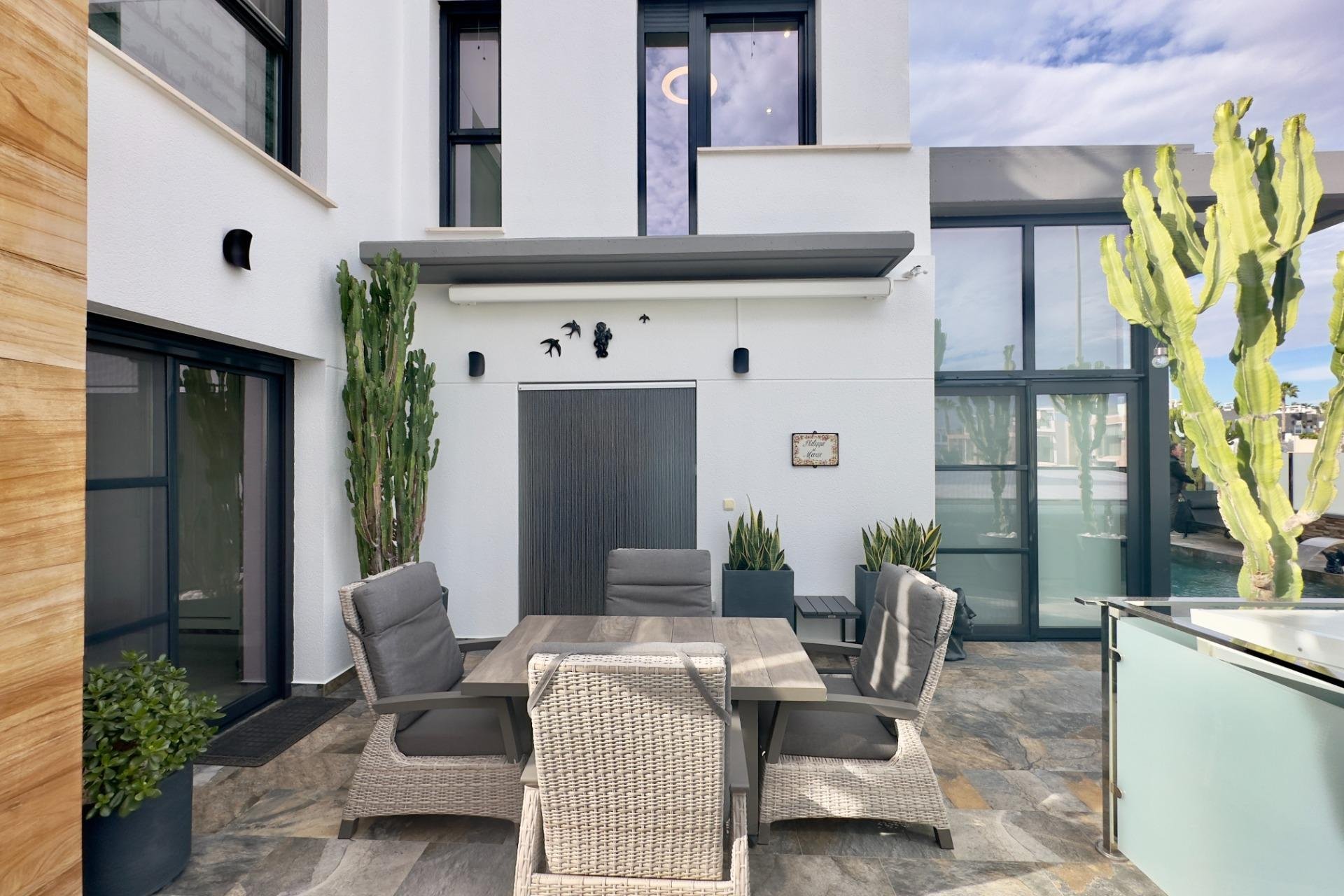 Begagnad - Villa - Orihuela Costa - Lomas de Cabo Roig