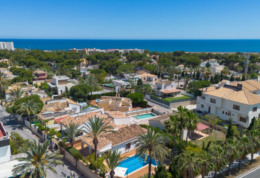 Begagnad - Villa - Orihuela Costa - Punta Prima