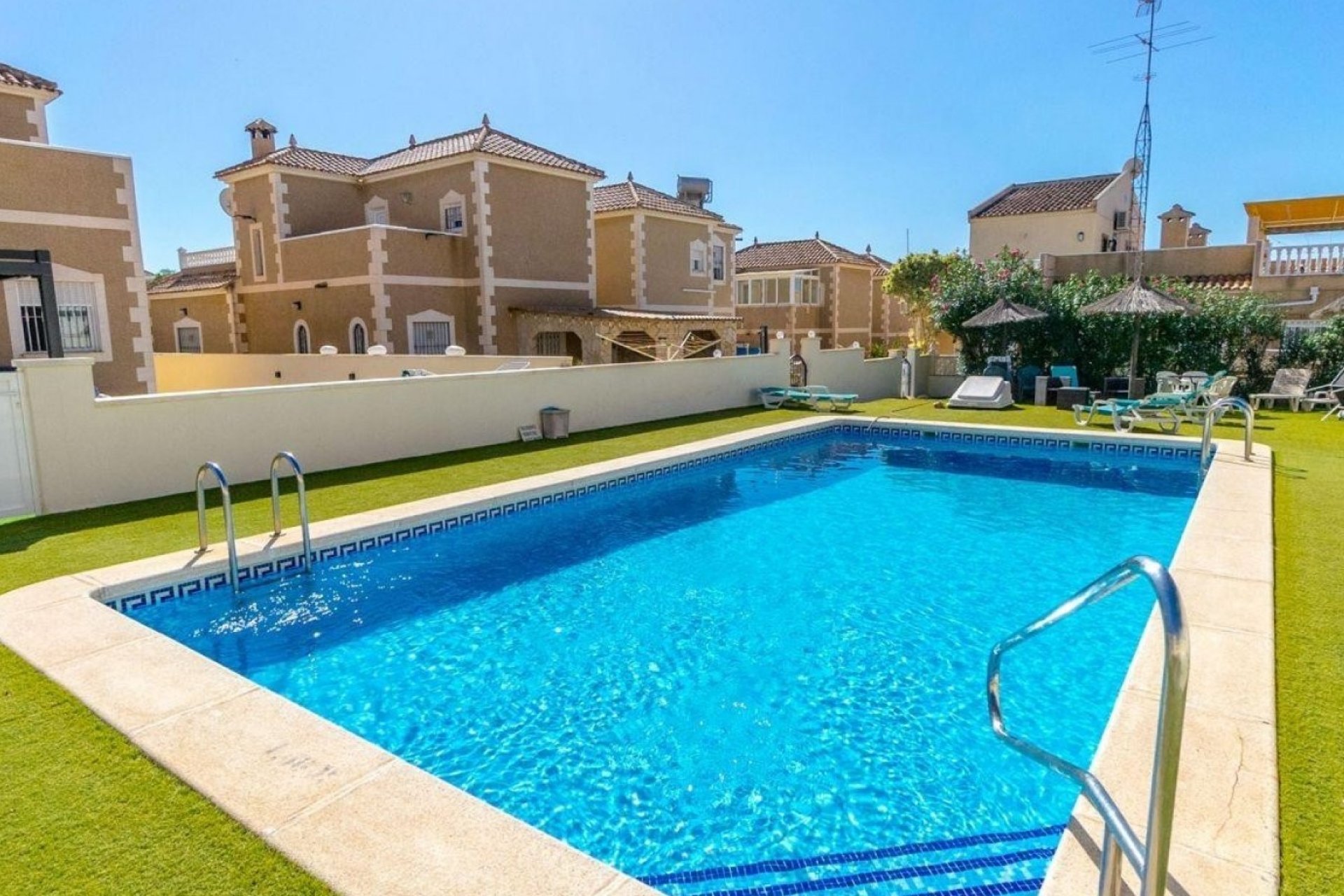 Begagnad - Villa - Orihuela Costa - Villamartín