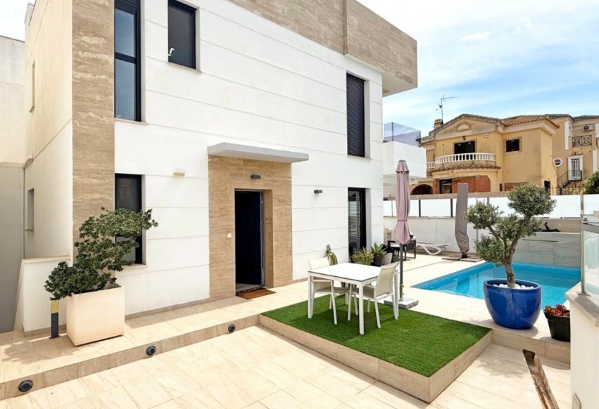 Begagnad - Villa - Orihuela Costa - Villamartín