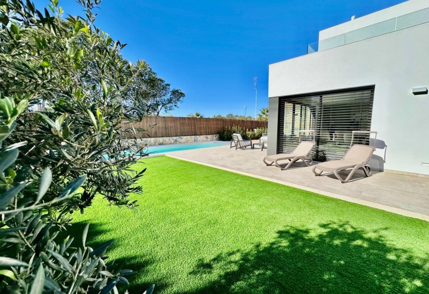 Begagnad - Villa - Orihuela - Las Colinas Golf - Country Club