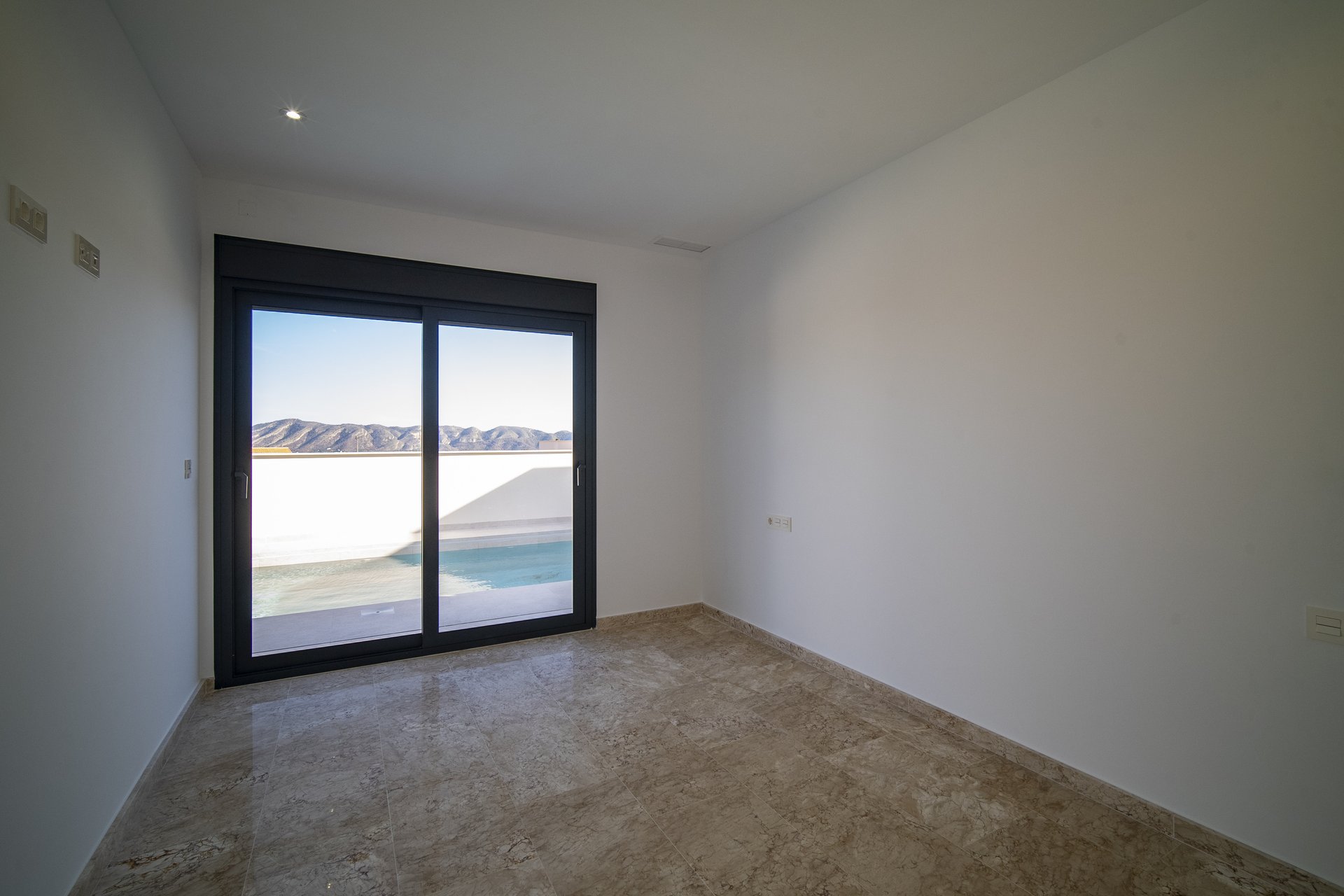 New Build - detached - Coloma