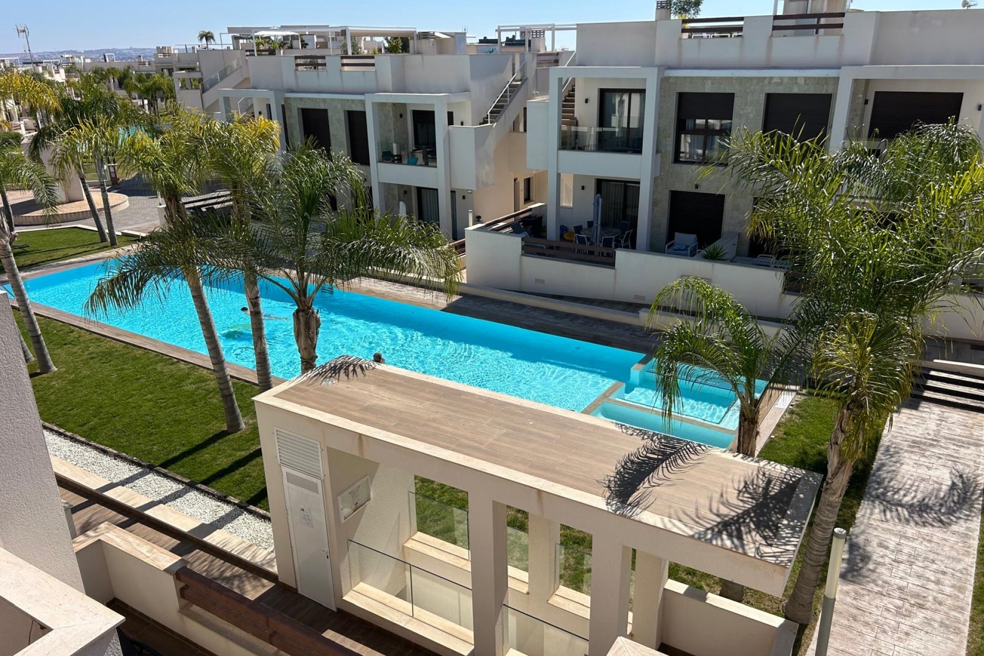 Nowy budynek - ground-floor - Torrevieja