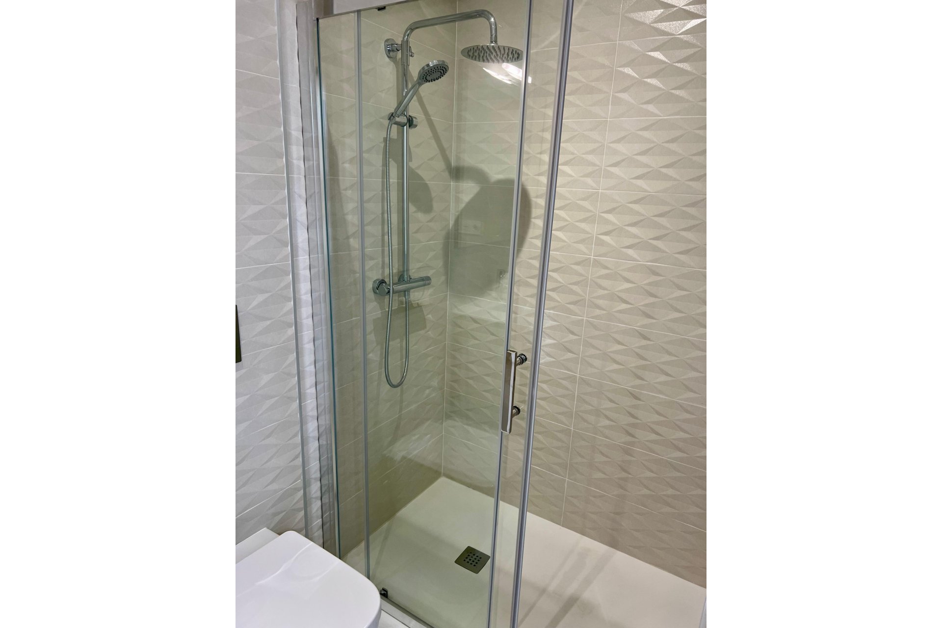 Nowy budynek - Kamienica - Polop