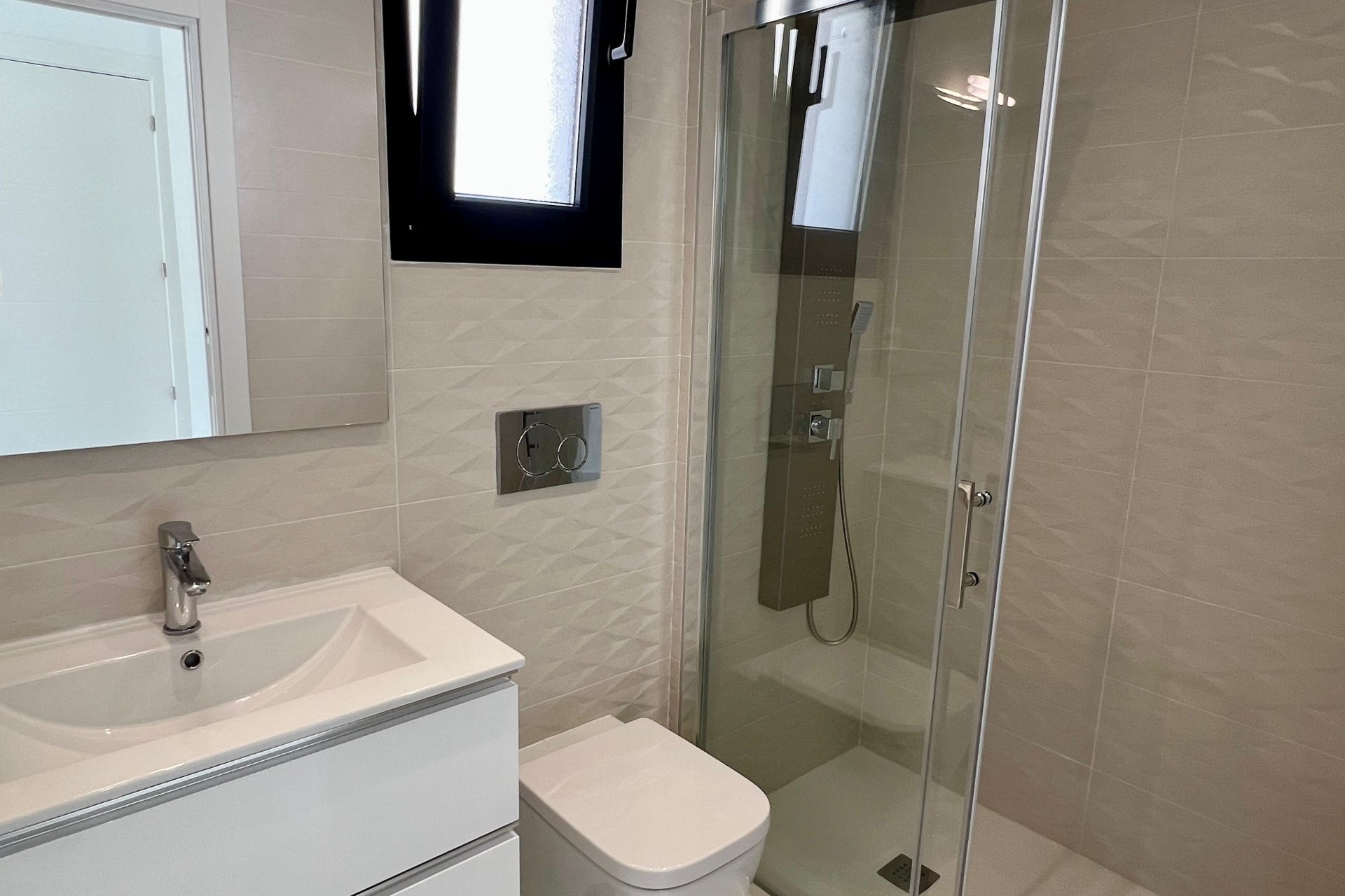 Nowy budynek - Kamienica - Polop