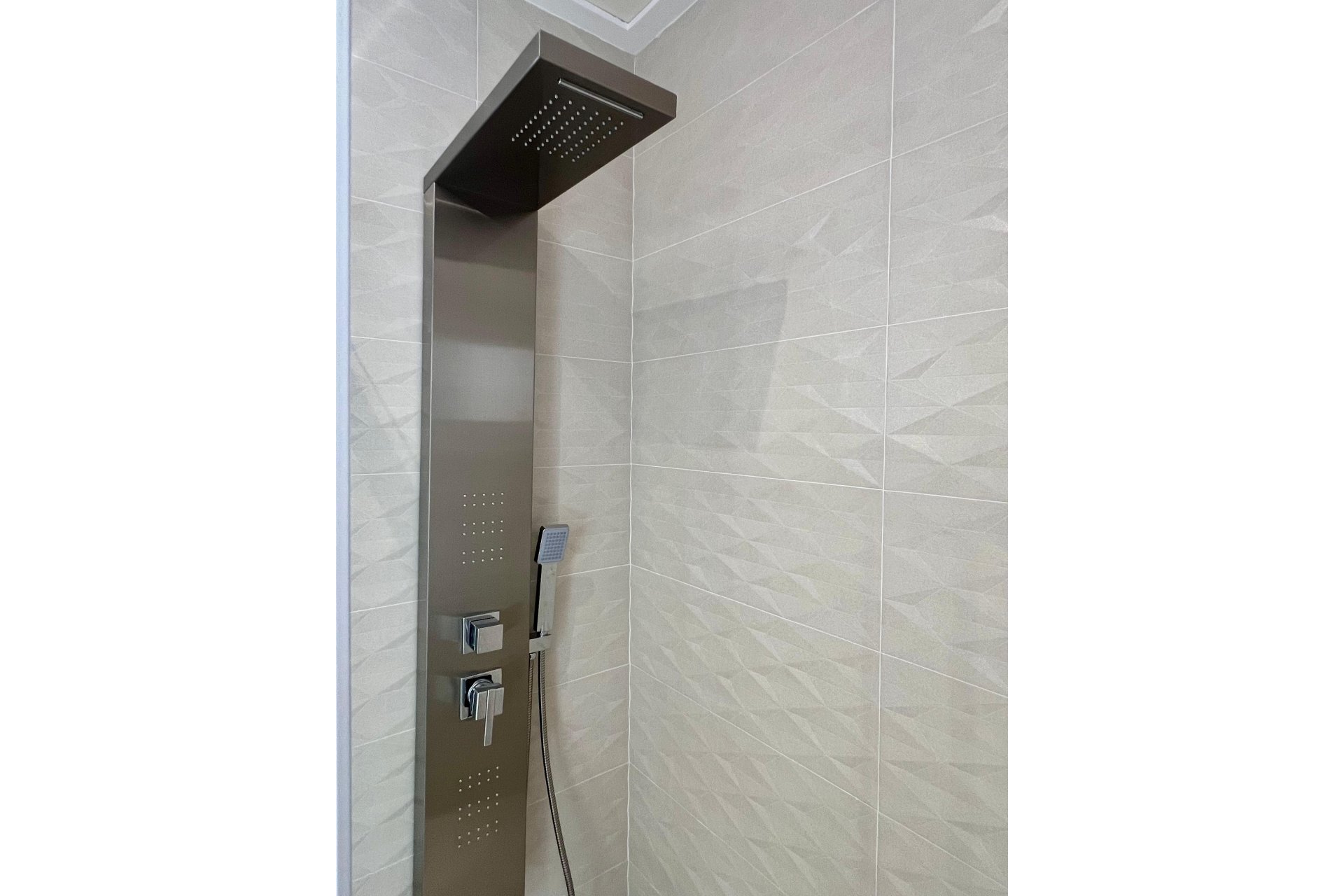 Nowy budynek - Kamienica - Polop