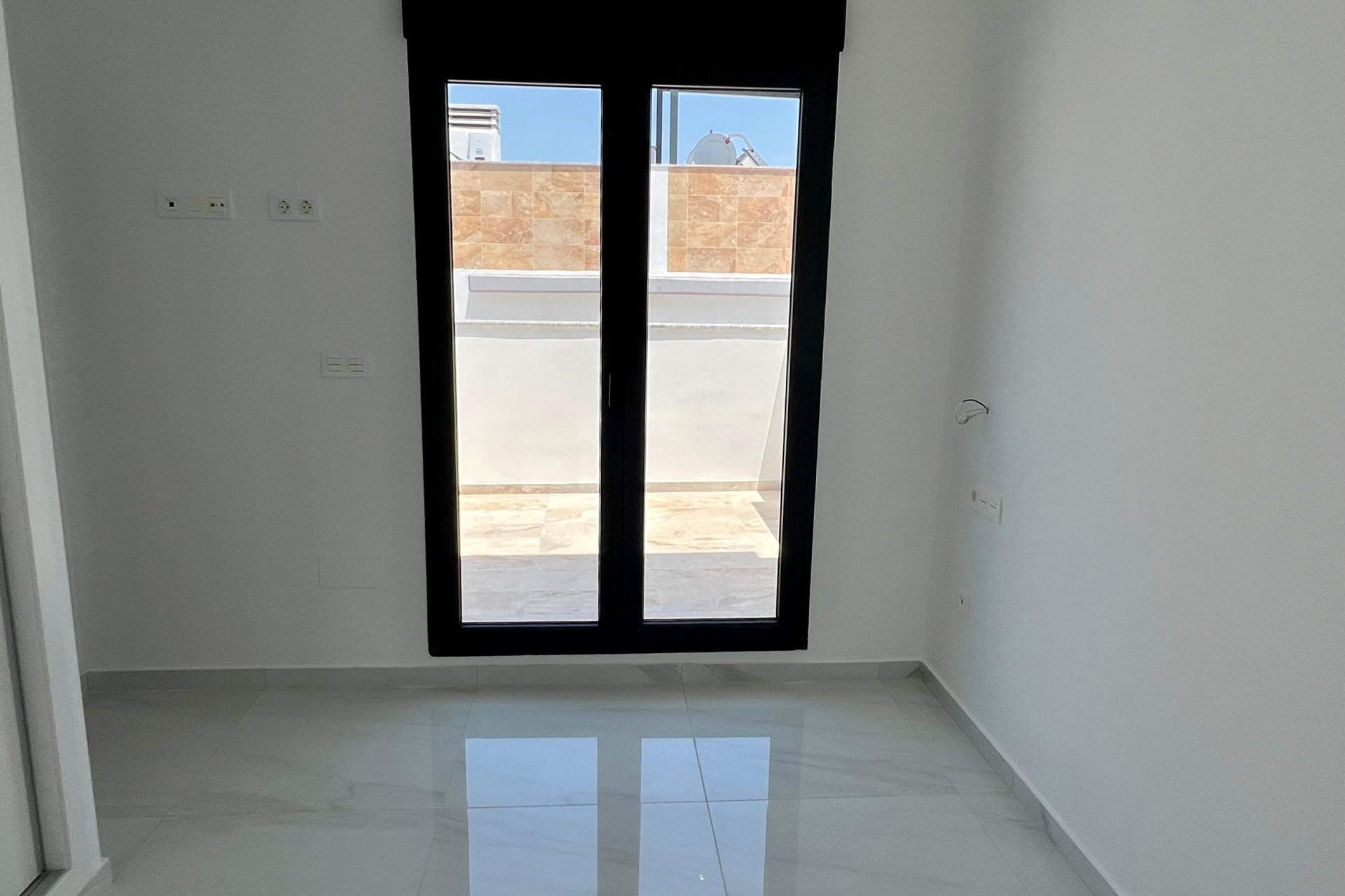 Nowy budynek - Kamienica - Polop