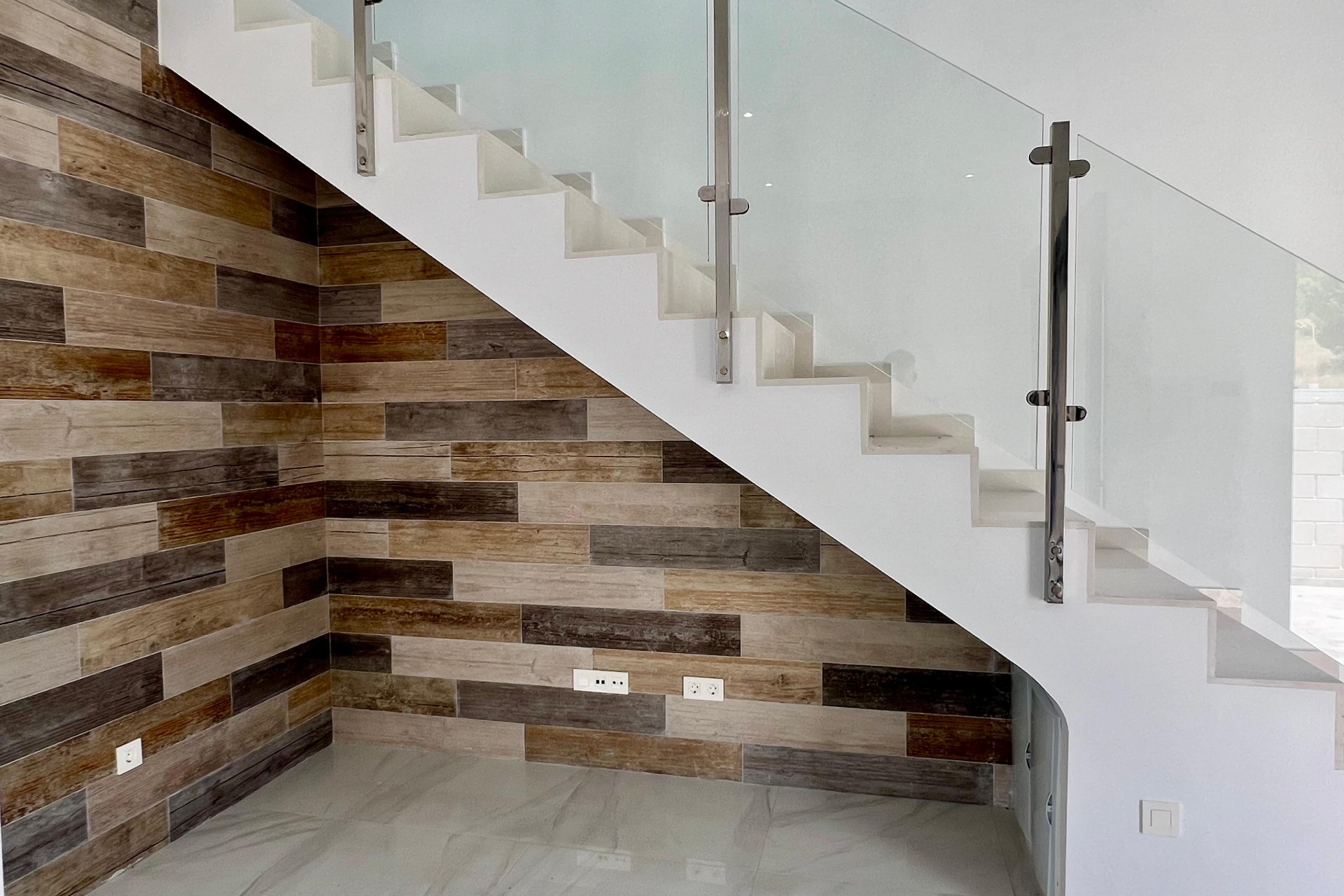 Nowy budynek - Kamienica - Polop