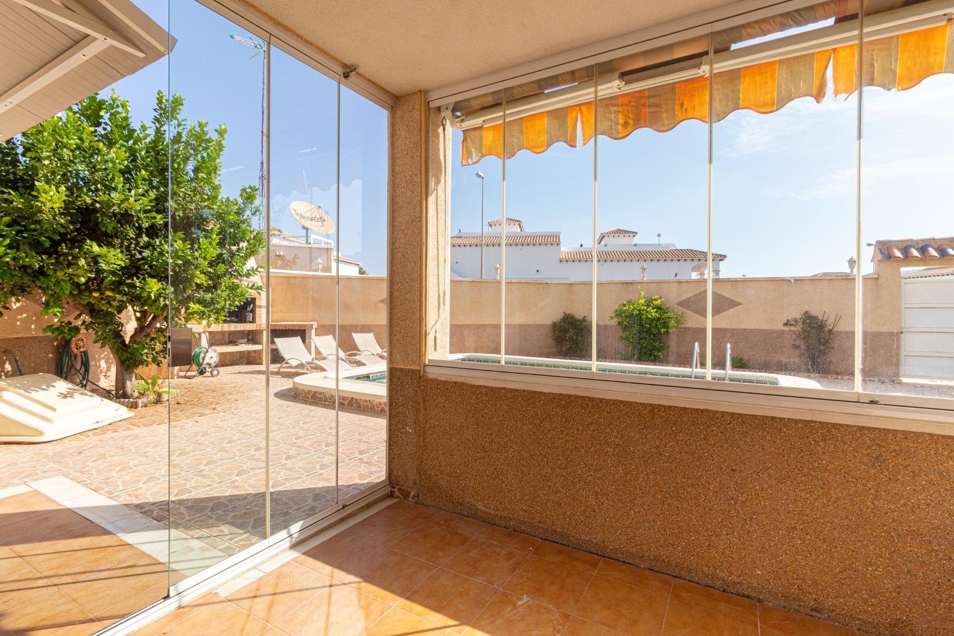 Odsprzedaż - Bungalow - Orihuela Costa - Punta Prima