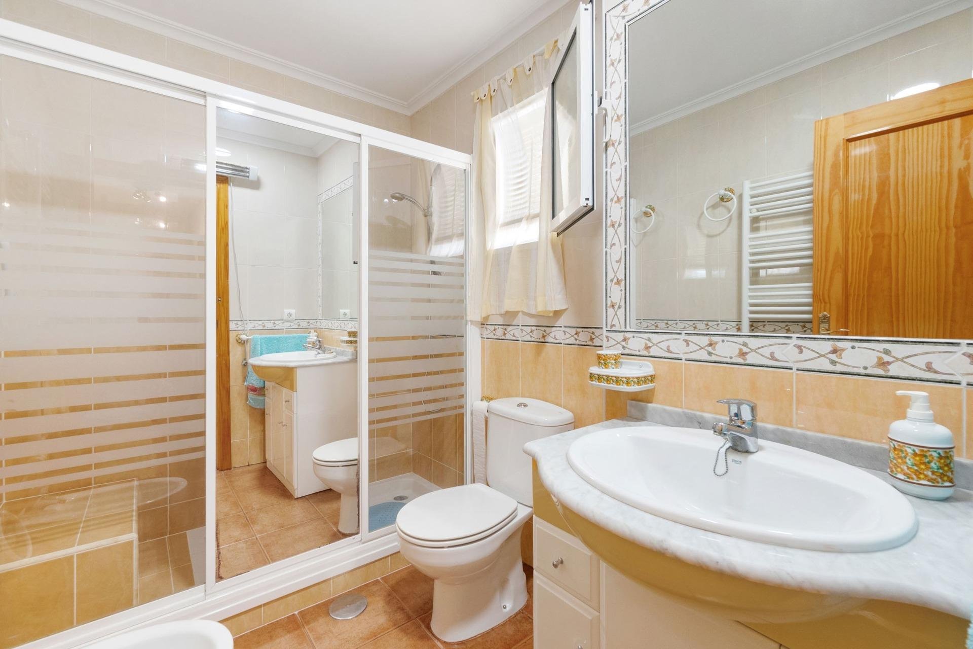 Odsprzedaż - Mieszkanie w bloku - Orihuela Costa - Campoamor