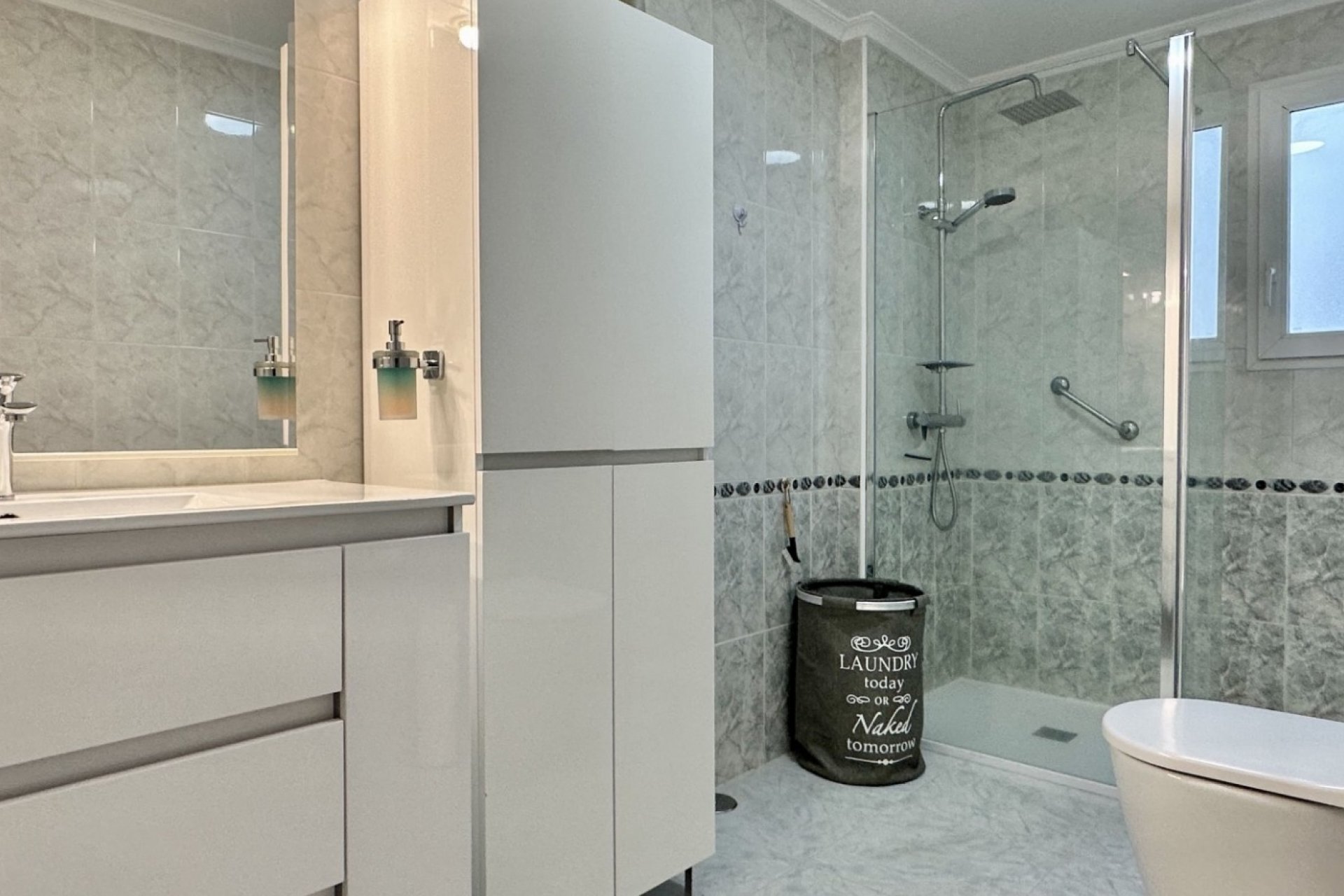 Odsprzedaż - Mieszkanie w bloku - Orihuela Costa - Playa Flamenca