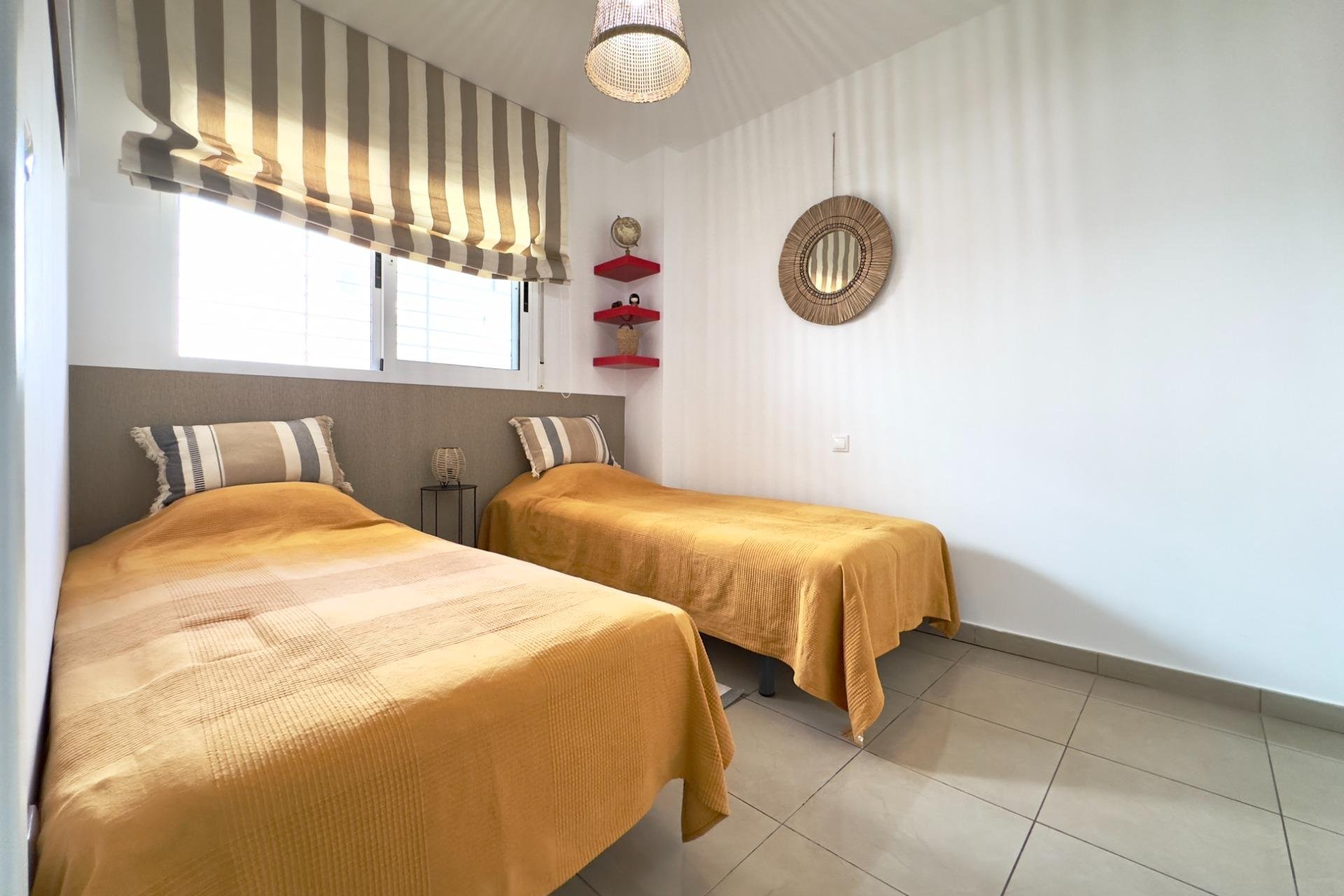 Odsprzedaż - Mieszkanie w bloku - Orihuela Costa - Playa Flamenca