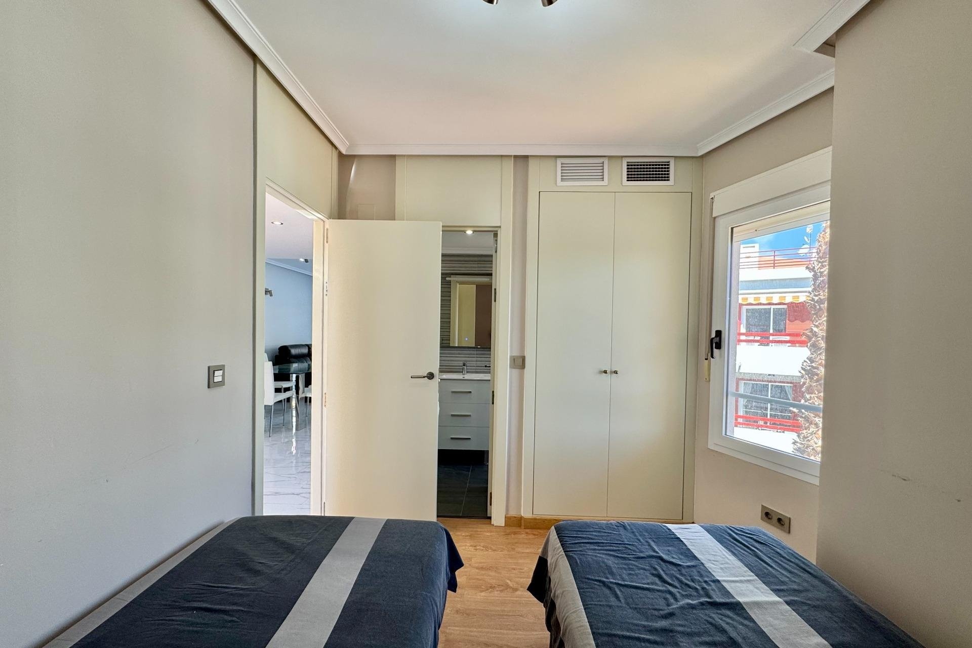 Odsprzedaż - Mieszkanie w bloku - Orihuela Costa - Punta Prima