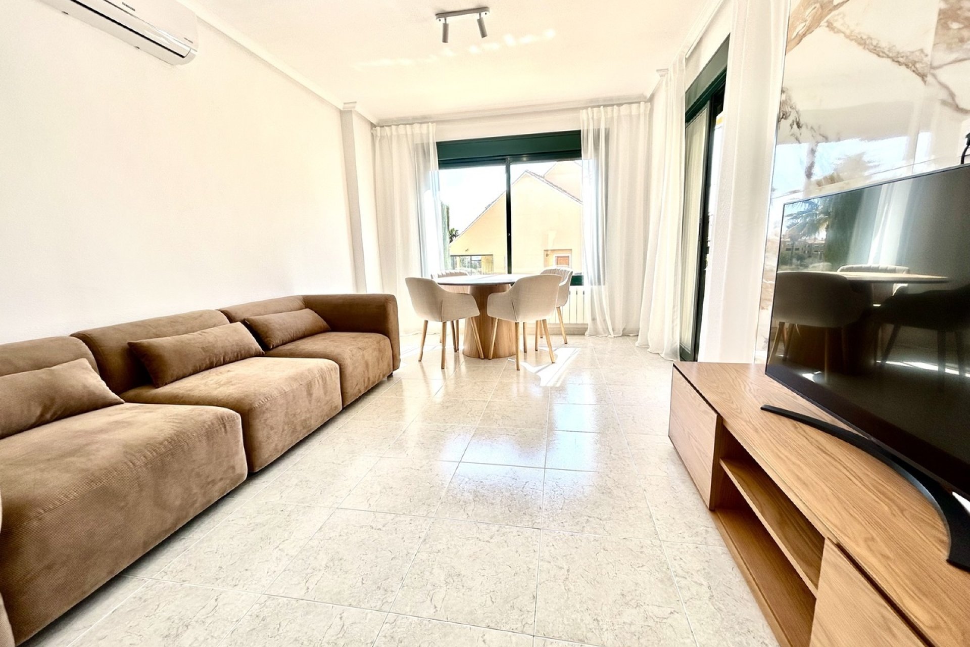 Odsprzedaż - Mieszkanie w bloku - Orihuela Costa - Villamartín