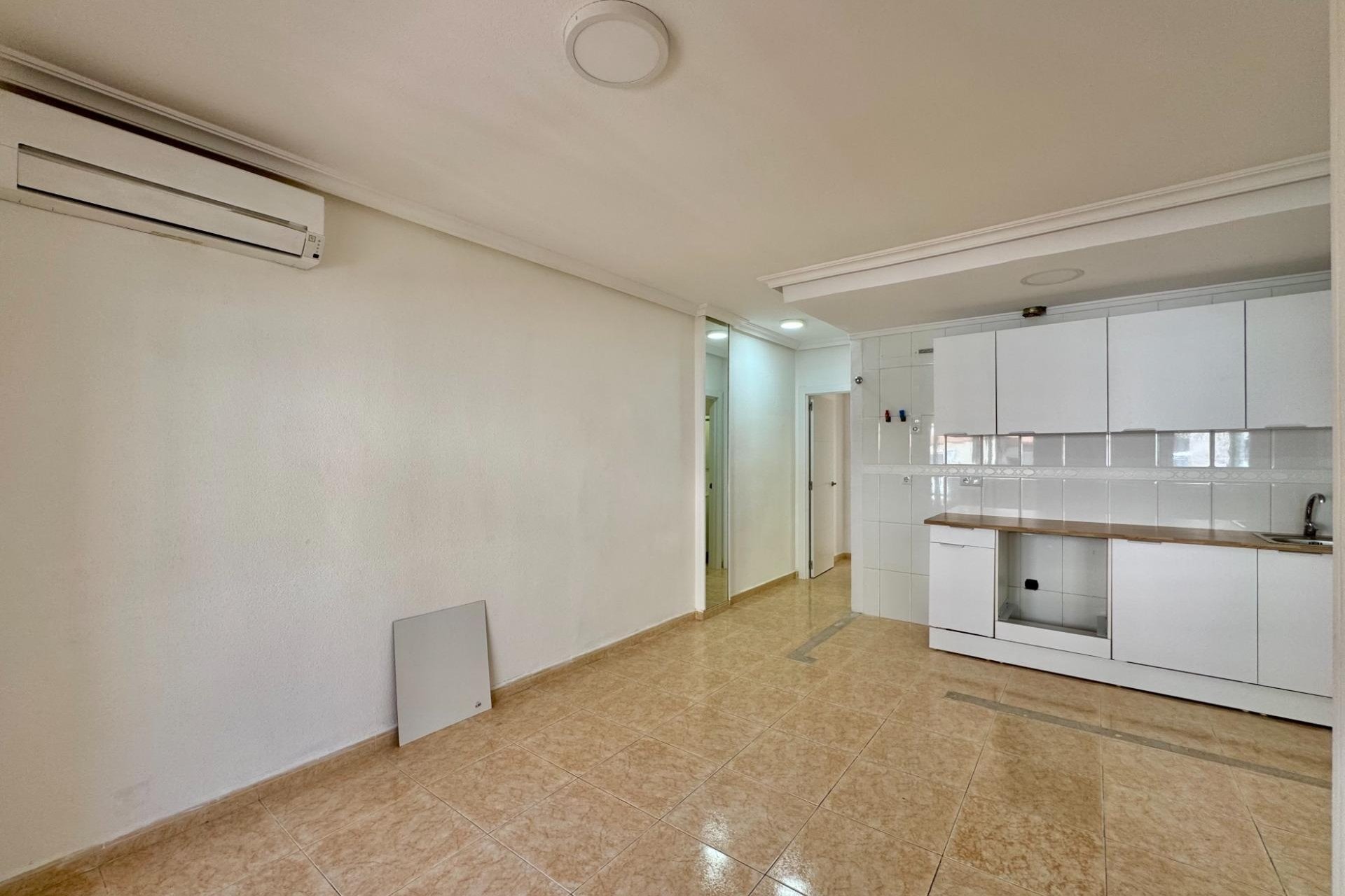 Odsprzedaż - Mieszkanie w bloku - Torrevieja - Centro