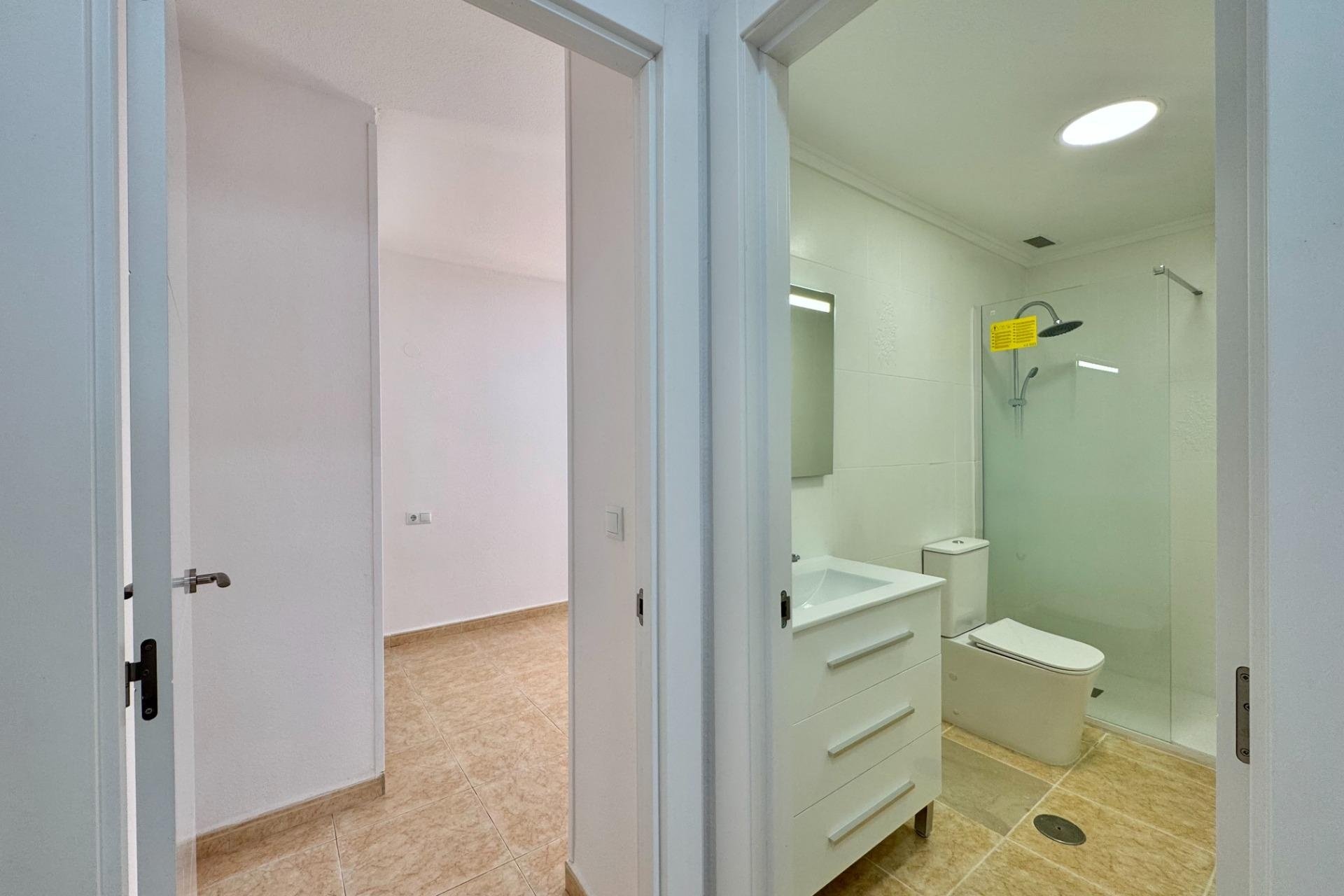 Odsprzedaż - Mieszkanie w bloku - Torrevieja - Centro