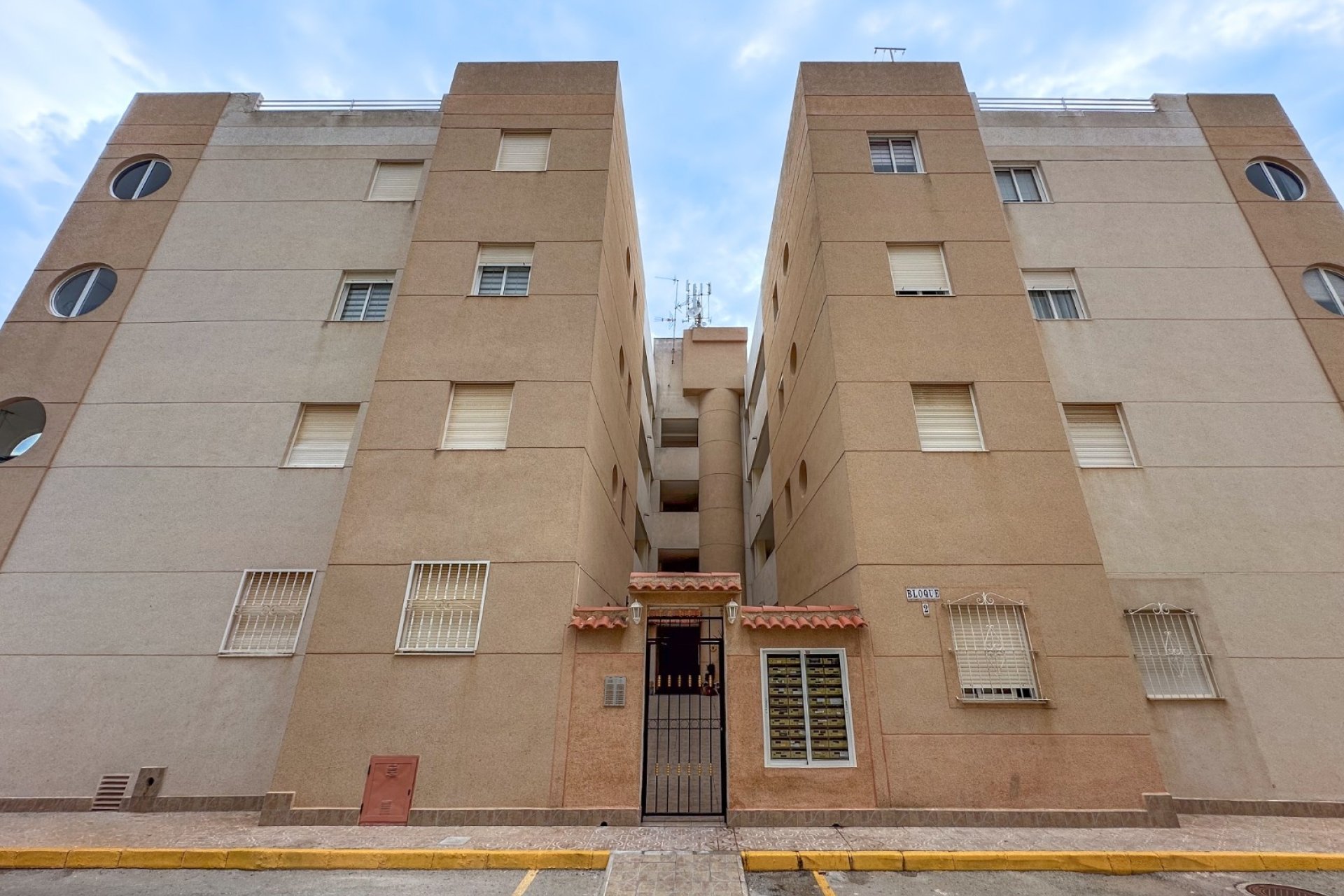 Odsprzedaż - Mieszkanie w bloku - Torrevieja - La Siesta - El Salado -  Torreta
