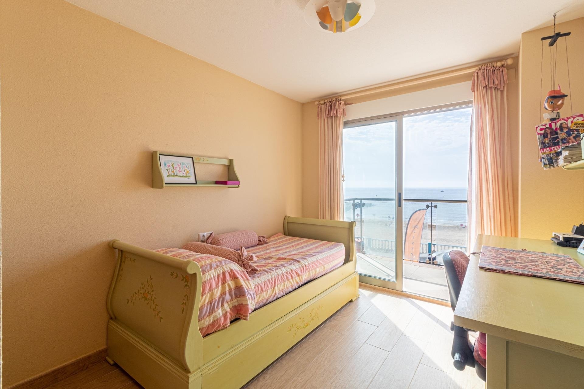 Odsprzedaż - Mieszkanie w bloku - Torrevieja - Playa de los Locos