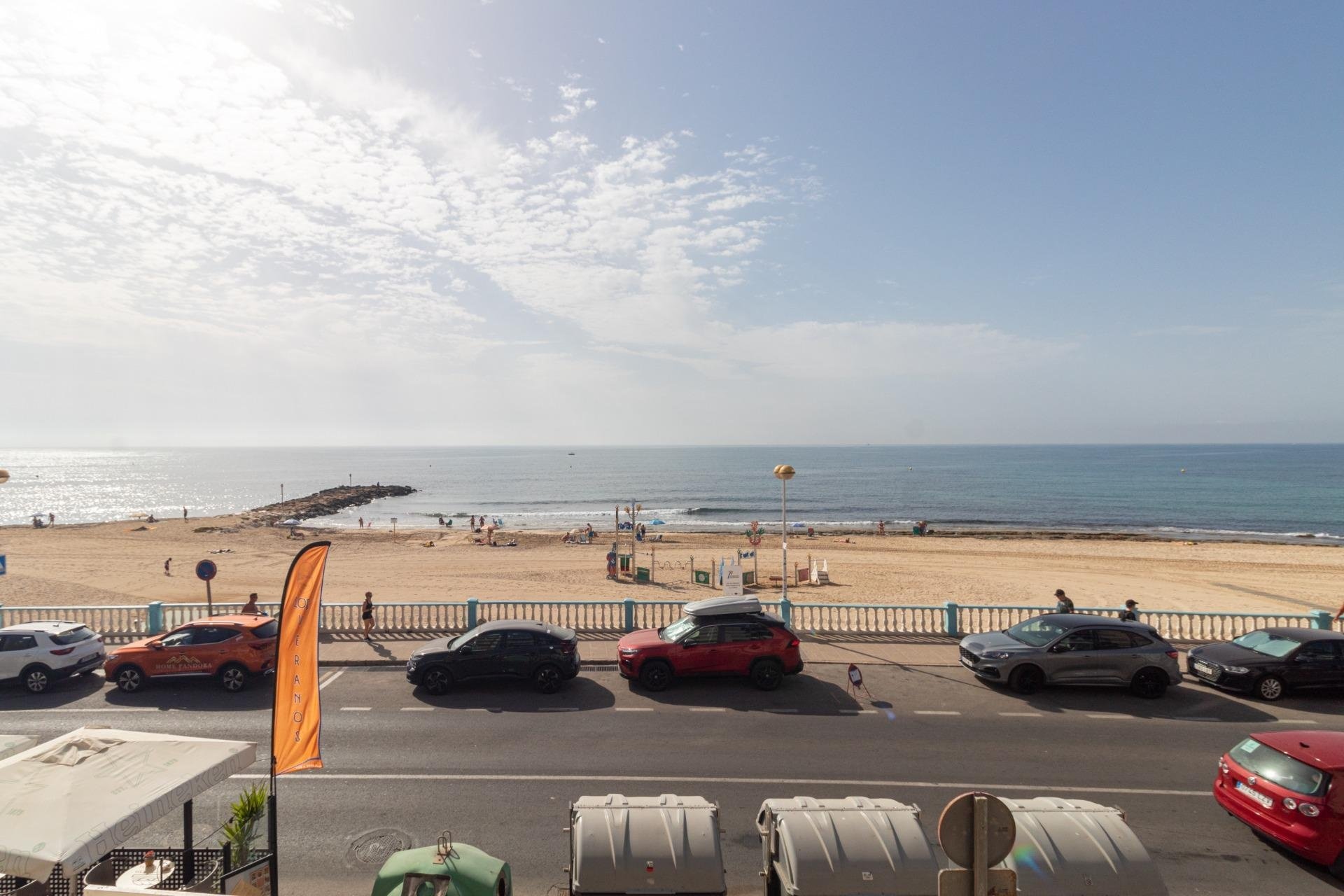Odsprzedaż - Mieszkanie w bloku - Torrevieja - Playa de los Locos