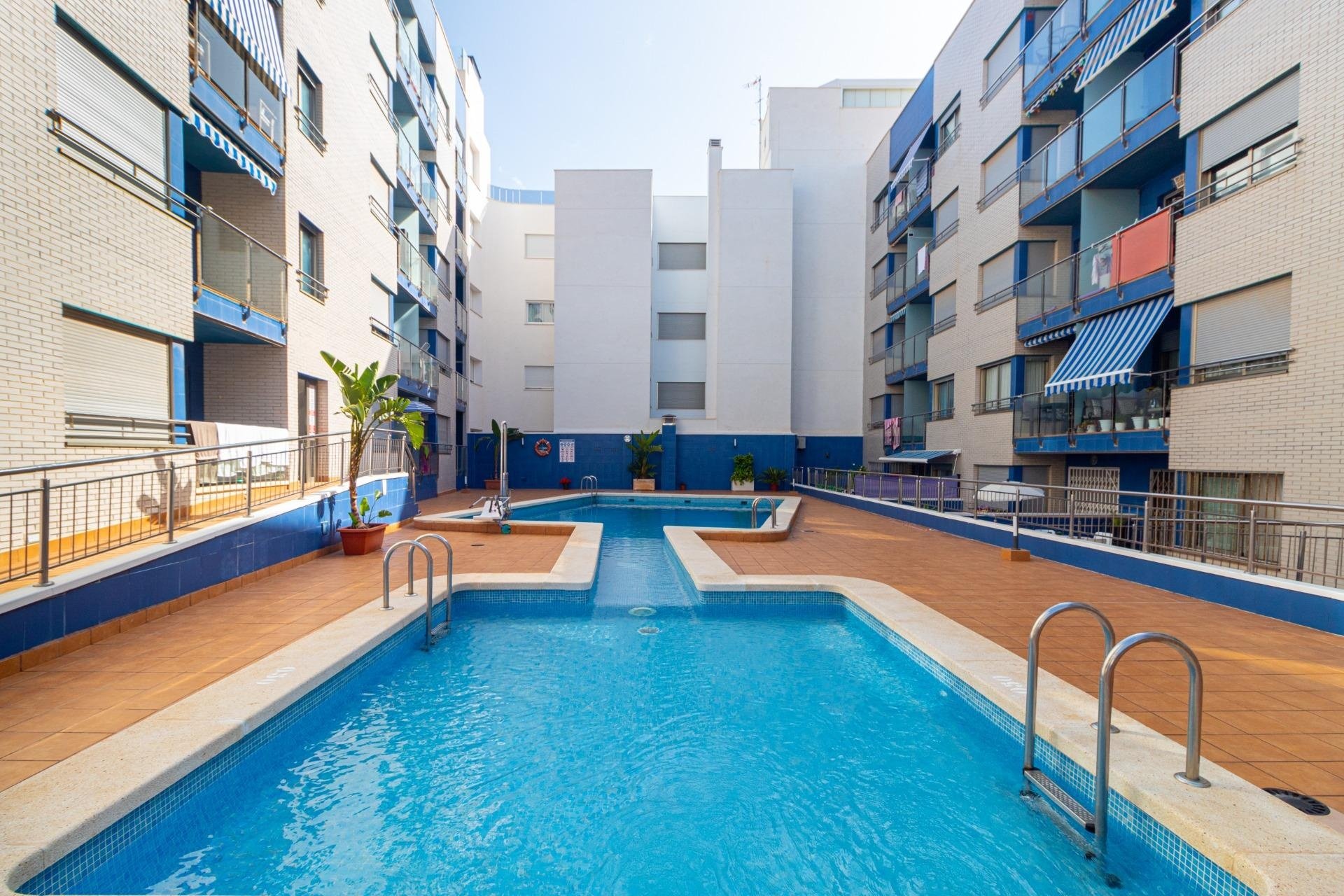 Odsprzedaż - Mieszkanie w bloku - Torrevieja - Playa de los Locos