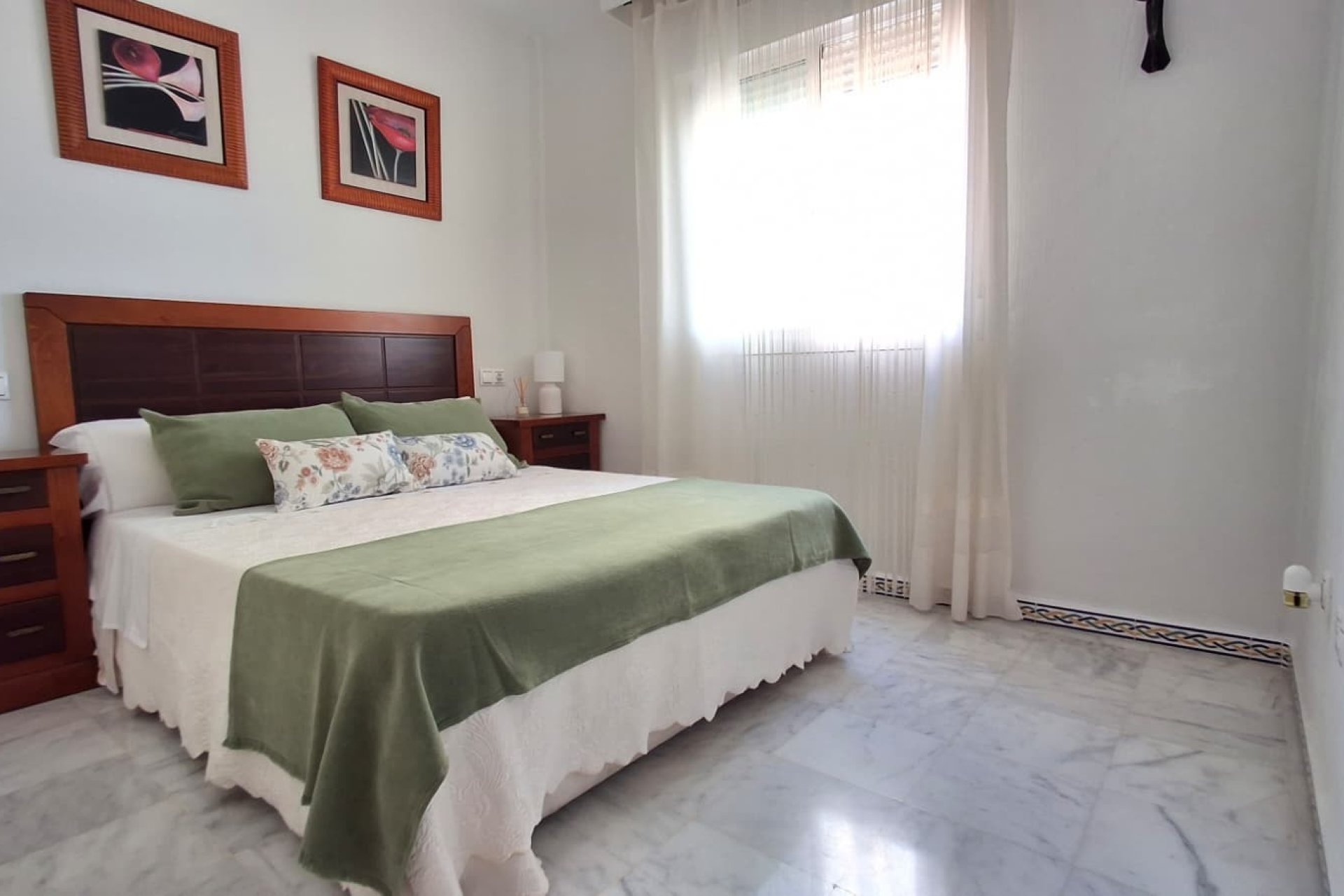 Odsprzedaż - Mieszkanie w bloku - Torrevieja - Playa de los locos