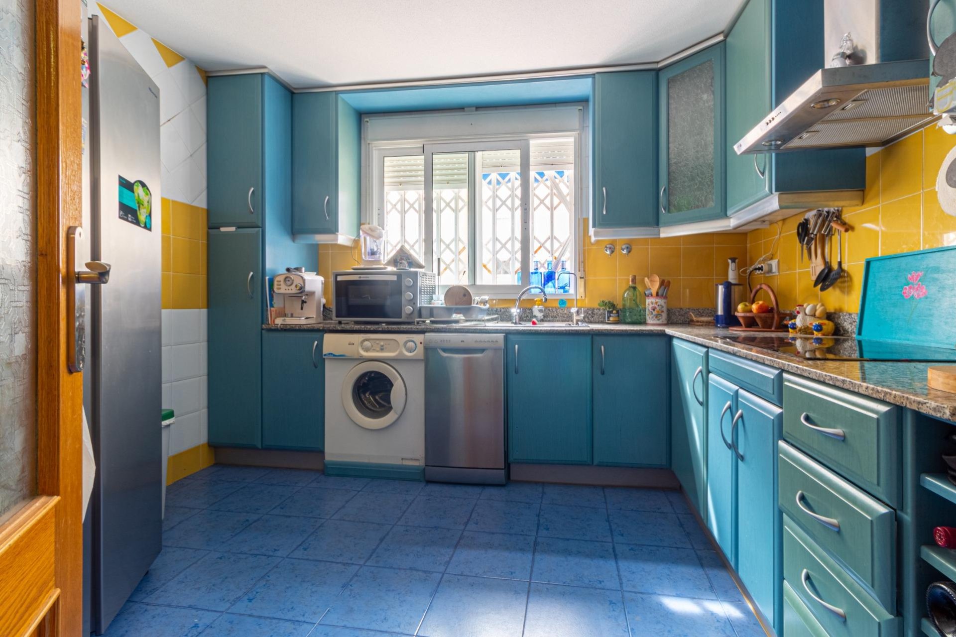 Odsprzedaż - Mieszkanie w bloku - Torrevieja - Playa de los locos