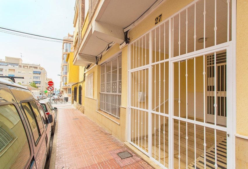 Odsprzedaż - Mieszkanie w bloku - Torrevieja - Playa del Cura