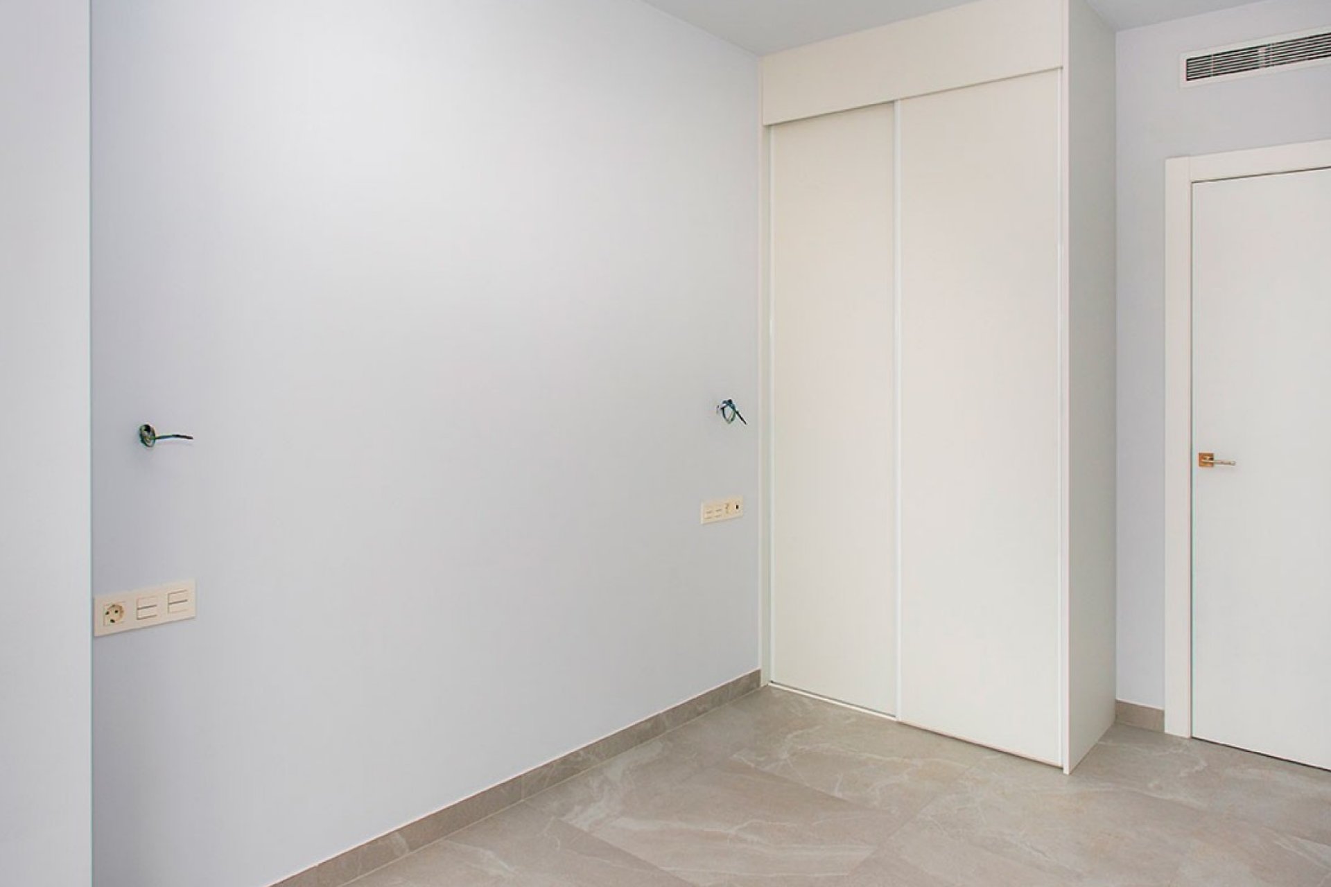 Odsprzedaż - Mieszkanie w bloku - Torrevieja - Playa del Cura