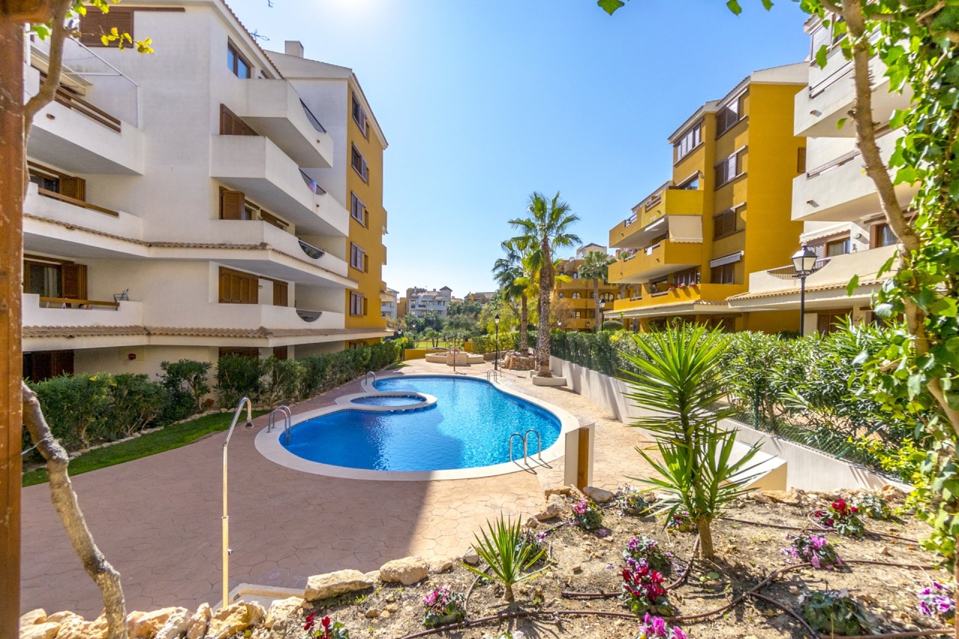 Odsprzedaż - Mieszkanie w bloku - Torrevieja - Punta Prima