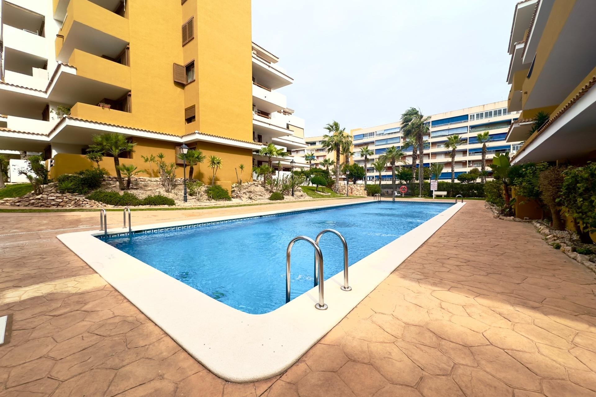 Odsprzedaż - Mieszkanie w bloku - Torrevieja - Punta Prima