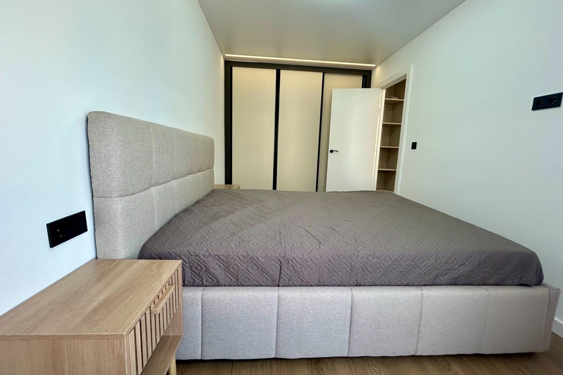 Odsprzedaż - Mieszkanie w bloku - Torrevieja - Punta Prima