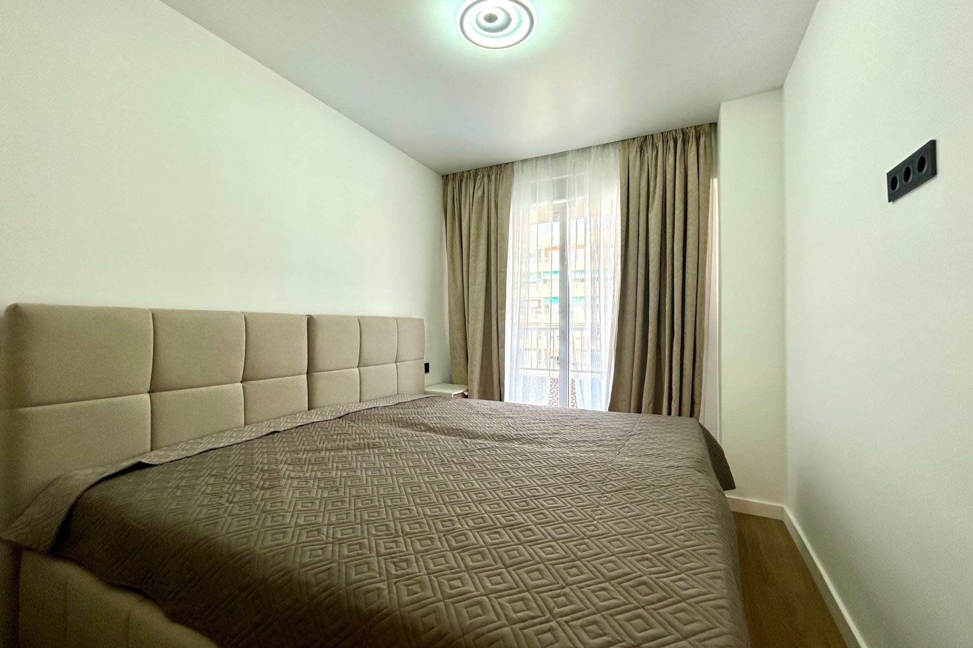 Odsprzedaż - Mieszkanie w bloku - Torrevieja - Punta Prima