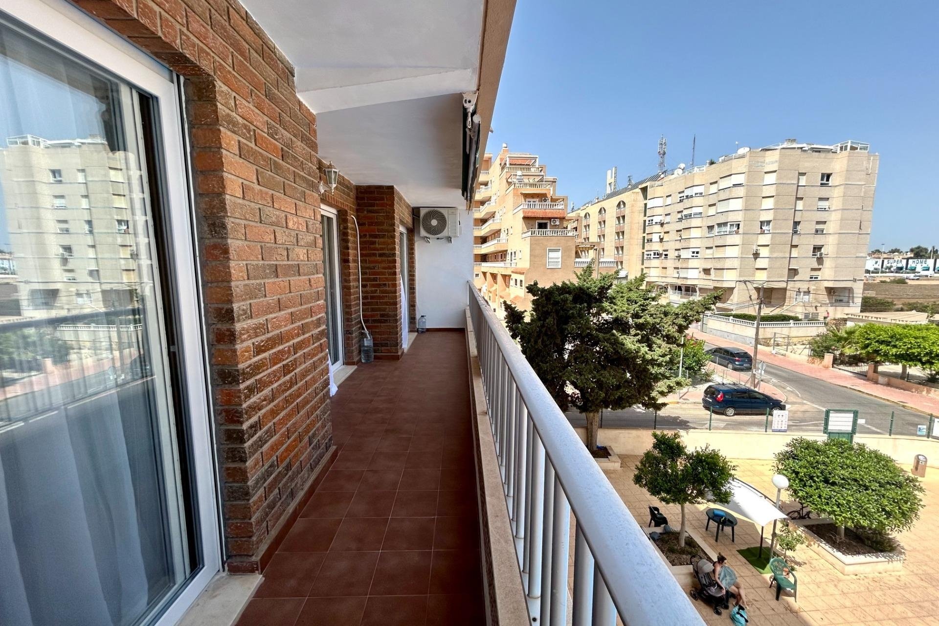 Odsprzedaż - Mieszkanie w bloku - Torrevieja - Punta Prima