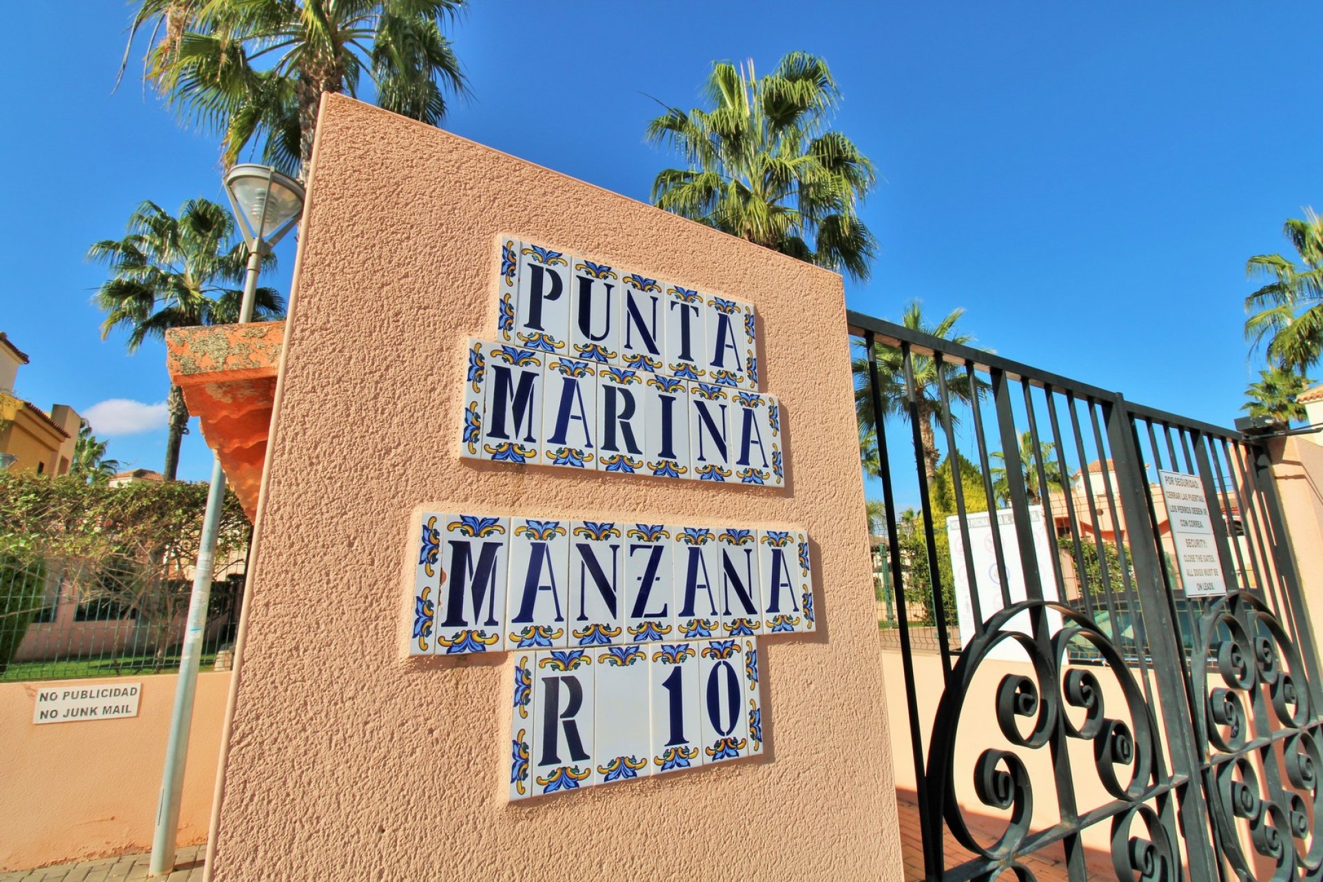 Odsprzedaż - Mieszkanie w bloku - Torrevieja - Punta Prima