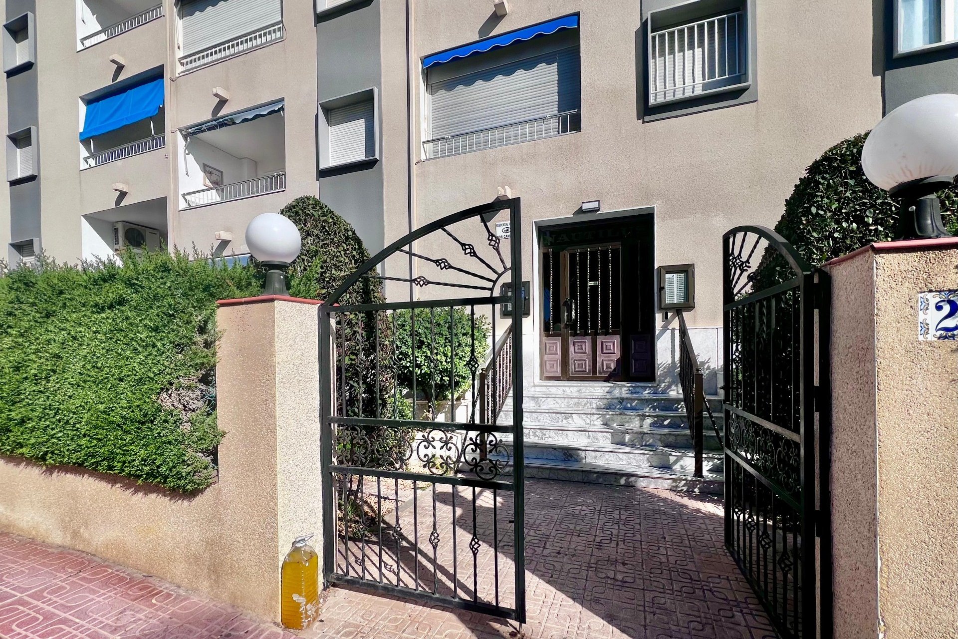 Odsprzedaż - Mieszkanie w bloku - Torrevieja - Punta Prima