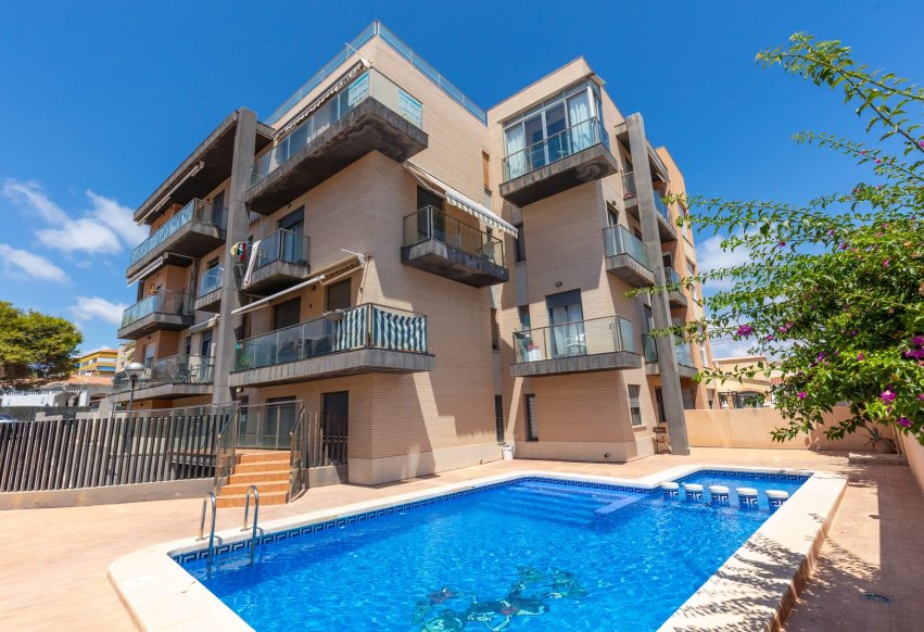 Odsprzedaż - Mieszkanie w bloku - Torrevieja - Rocio del Mar