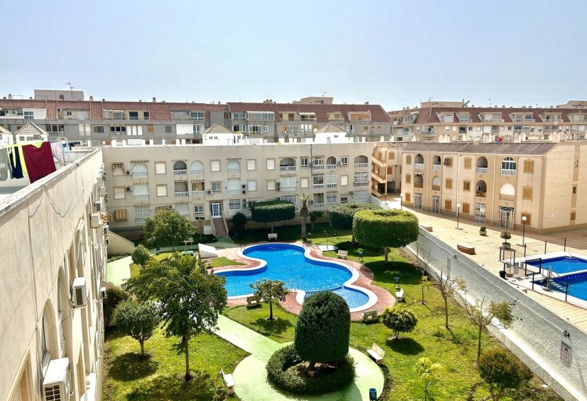 Odsprzedaż - Mieszkanie w bloku - Torrevieja