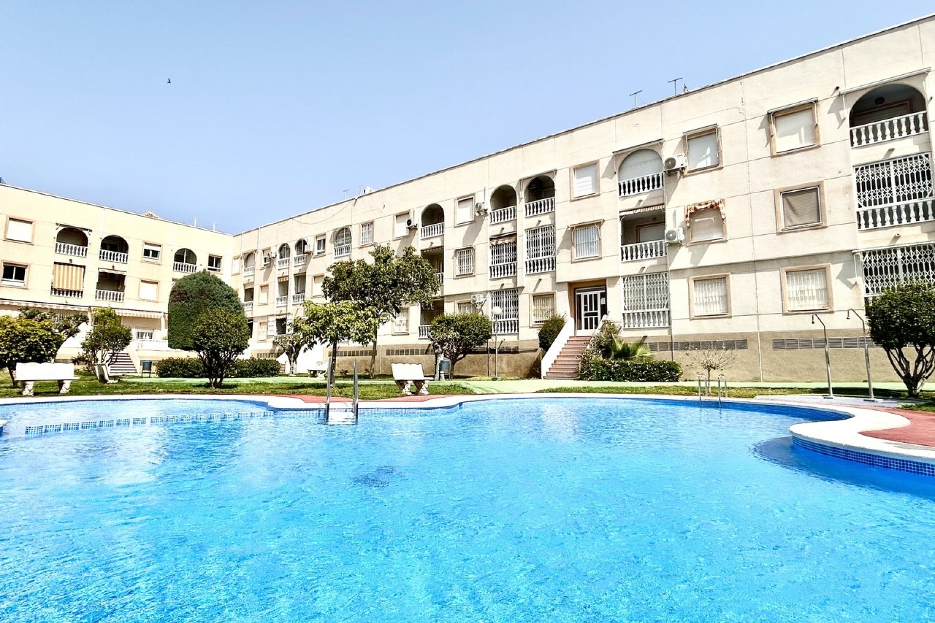 Odsprzedaż - Mieszkanie w bloku - Torrevieja