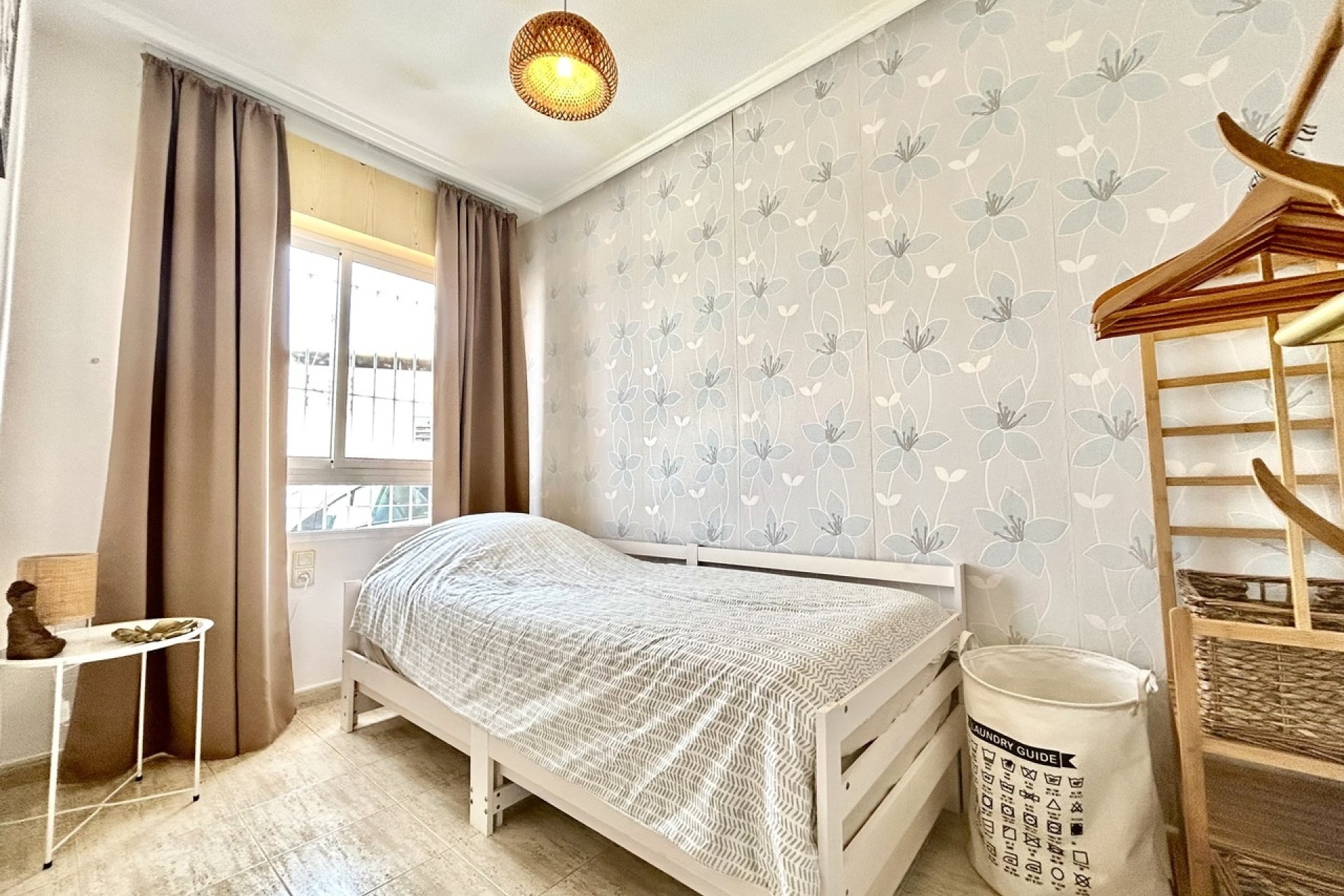 Odsprzedaż - Mieszkanie w bloku - Torrevieja