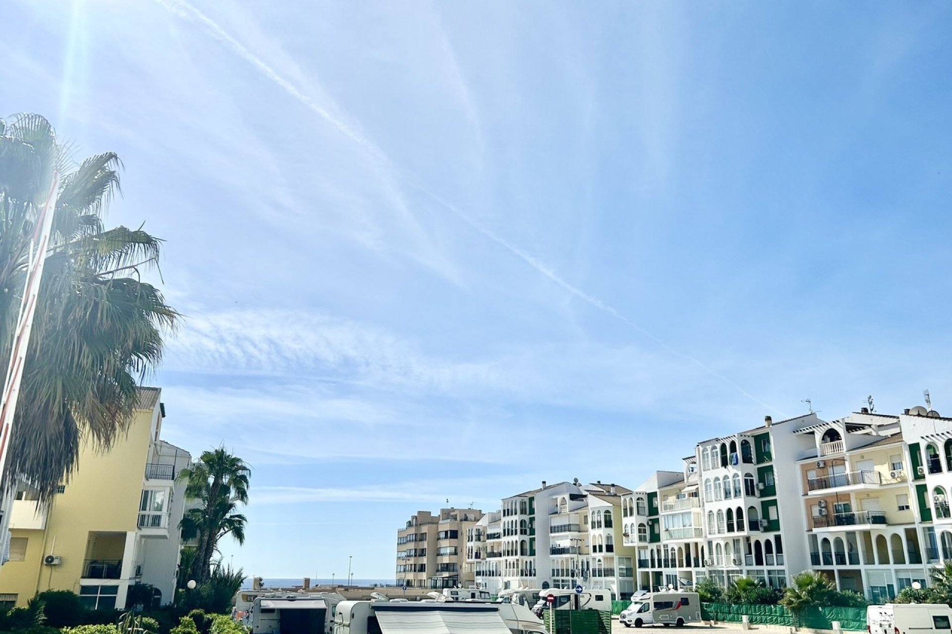 Odsprzedaż - Mieszkanie w bloku - Torrevieja