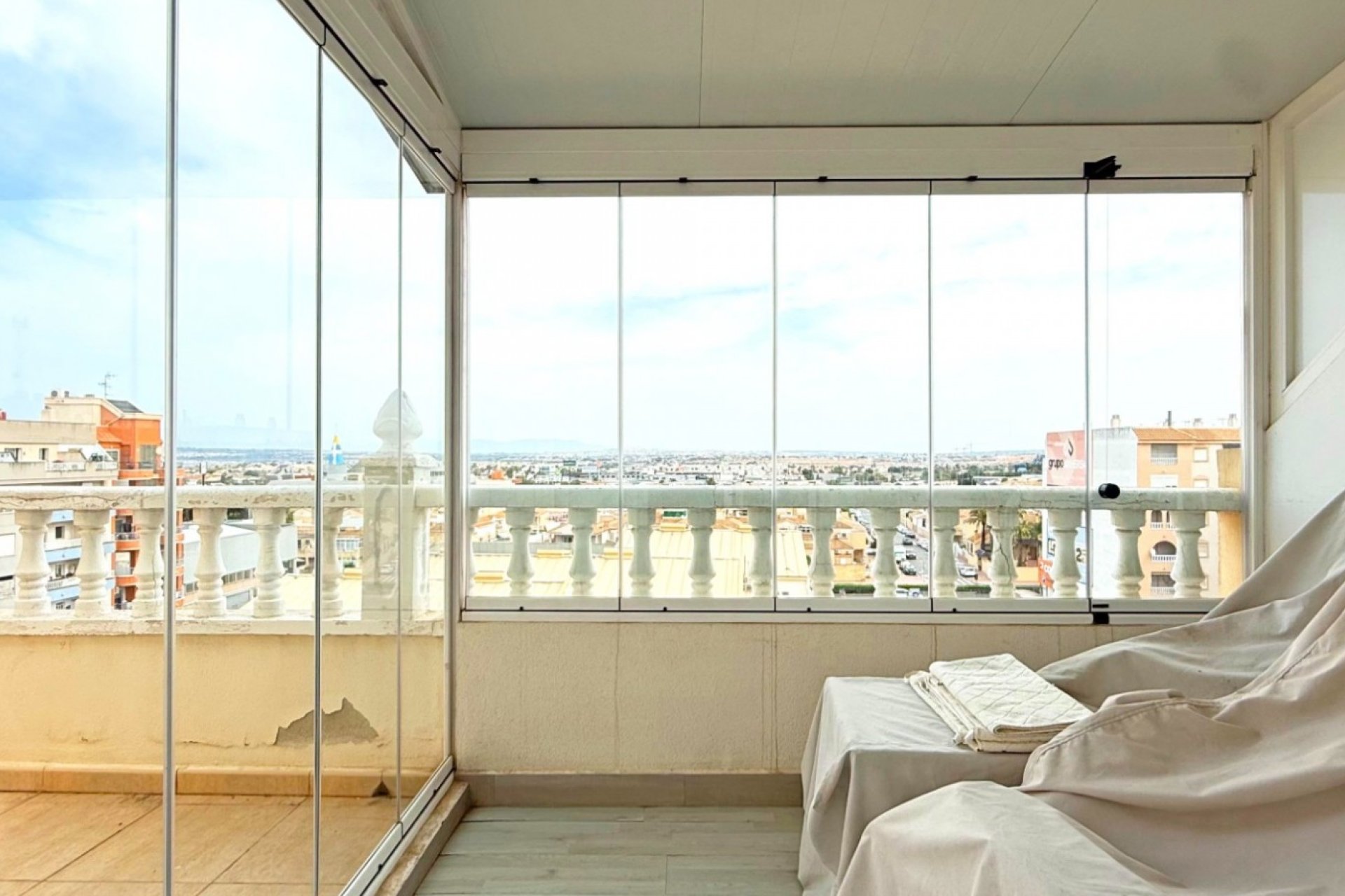 Odsprzedaż - Mieszkanie w bloku - Torrevieja