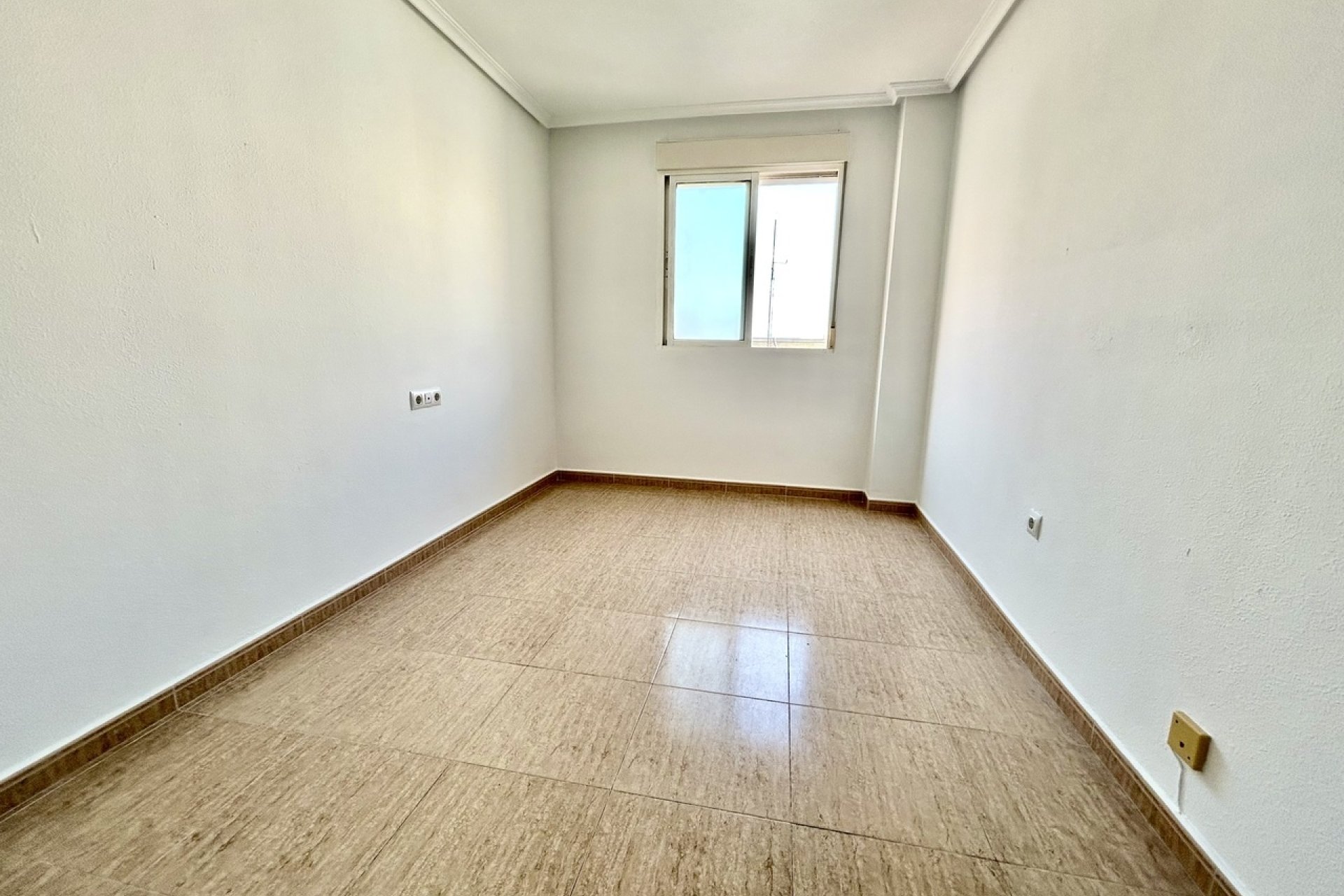 Odsprzedaż - Mieszkanie w bloku - Torrevieja