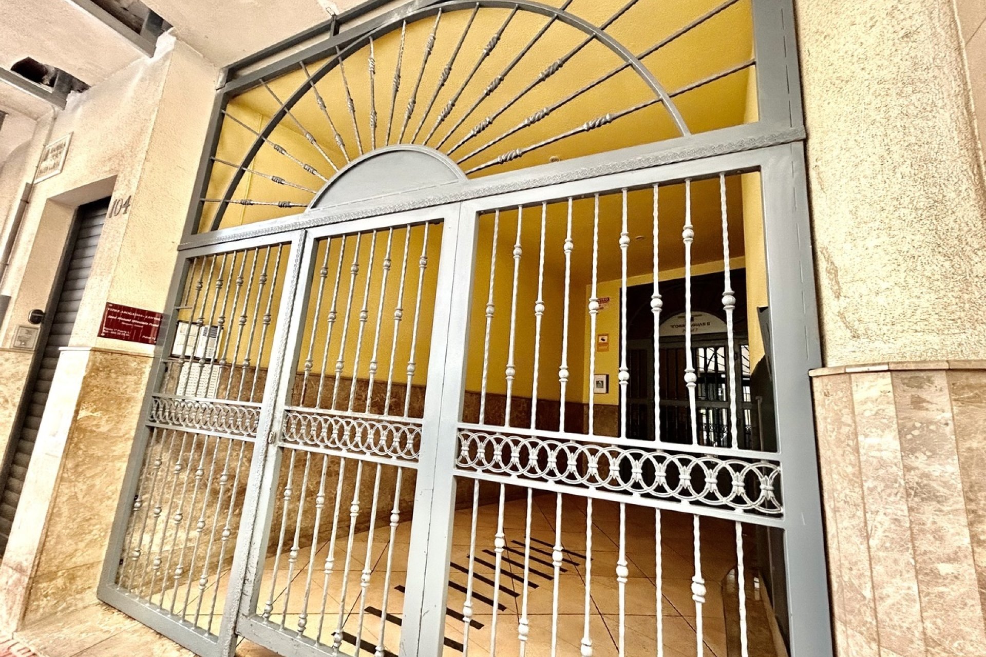 Odsprzedaż - Mieszkanie w bloku - Torrevieja